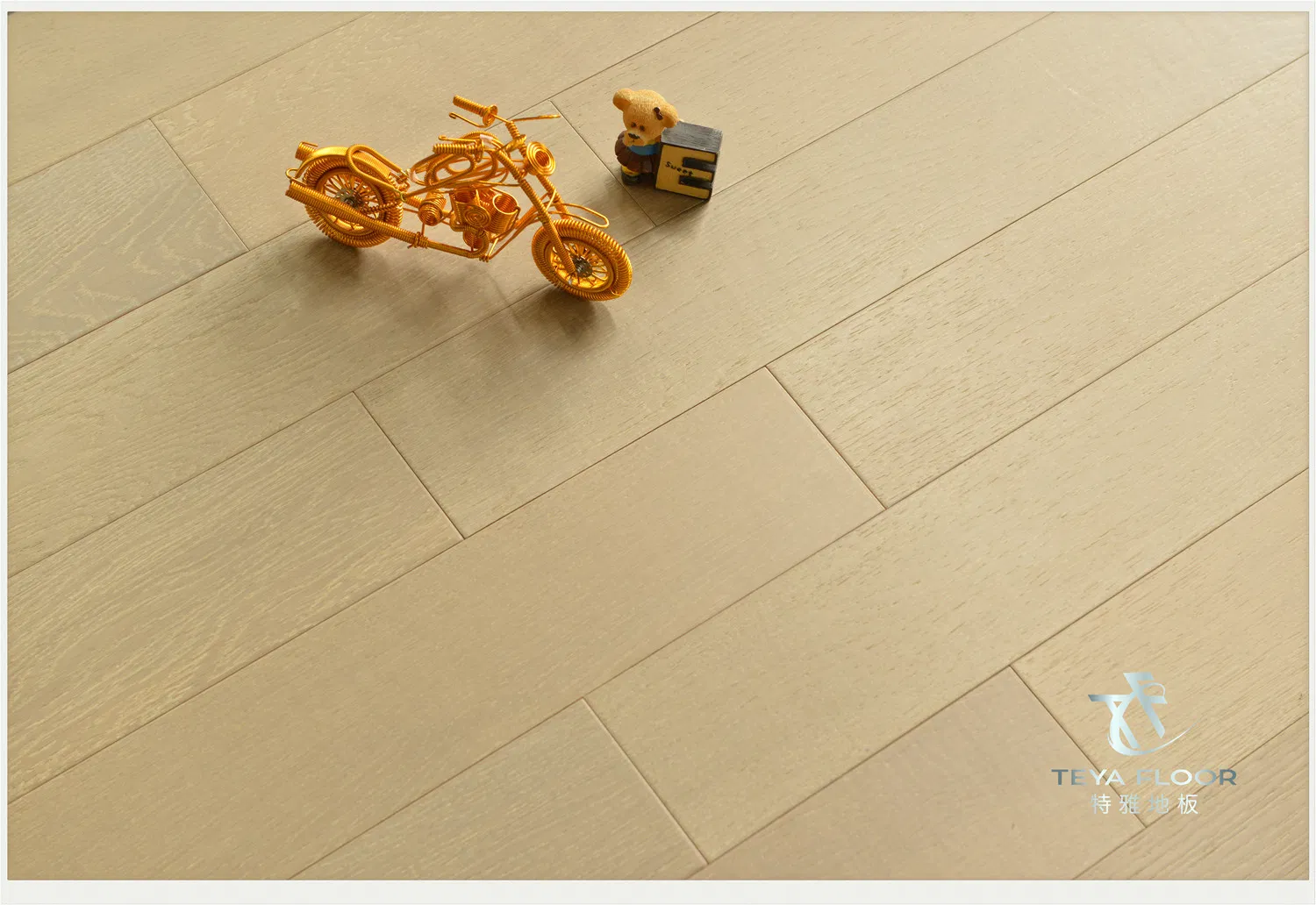 Oak Engineered Wood Floring. Brushed, UV Lacquer
