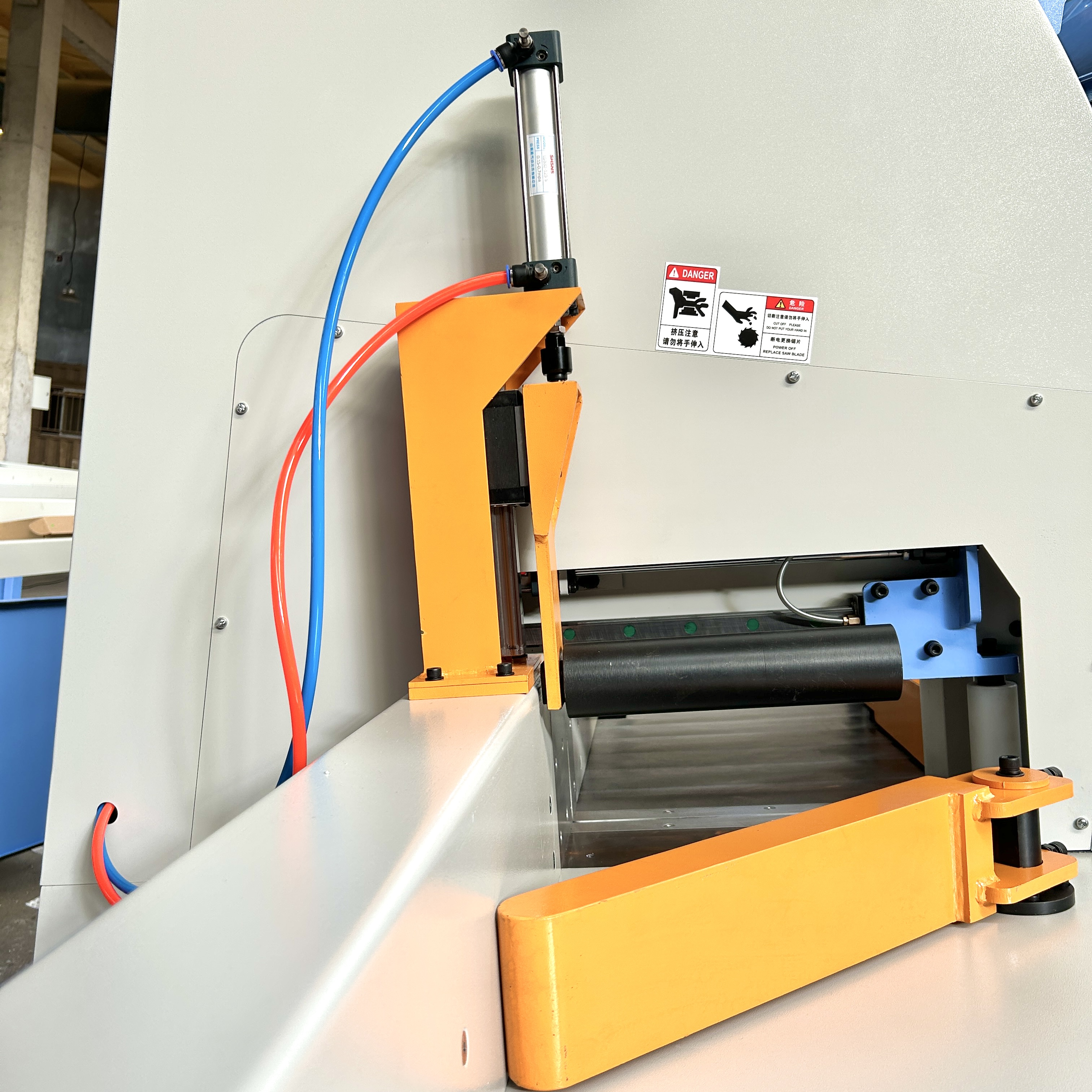 Циркулярная пила по дереву для поперечной резки торцовочная