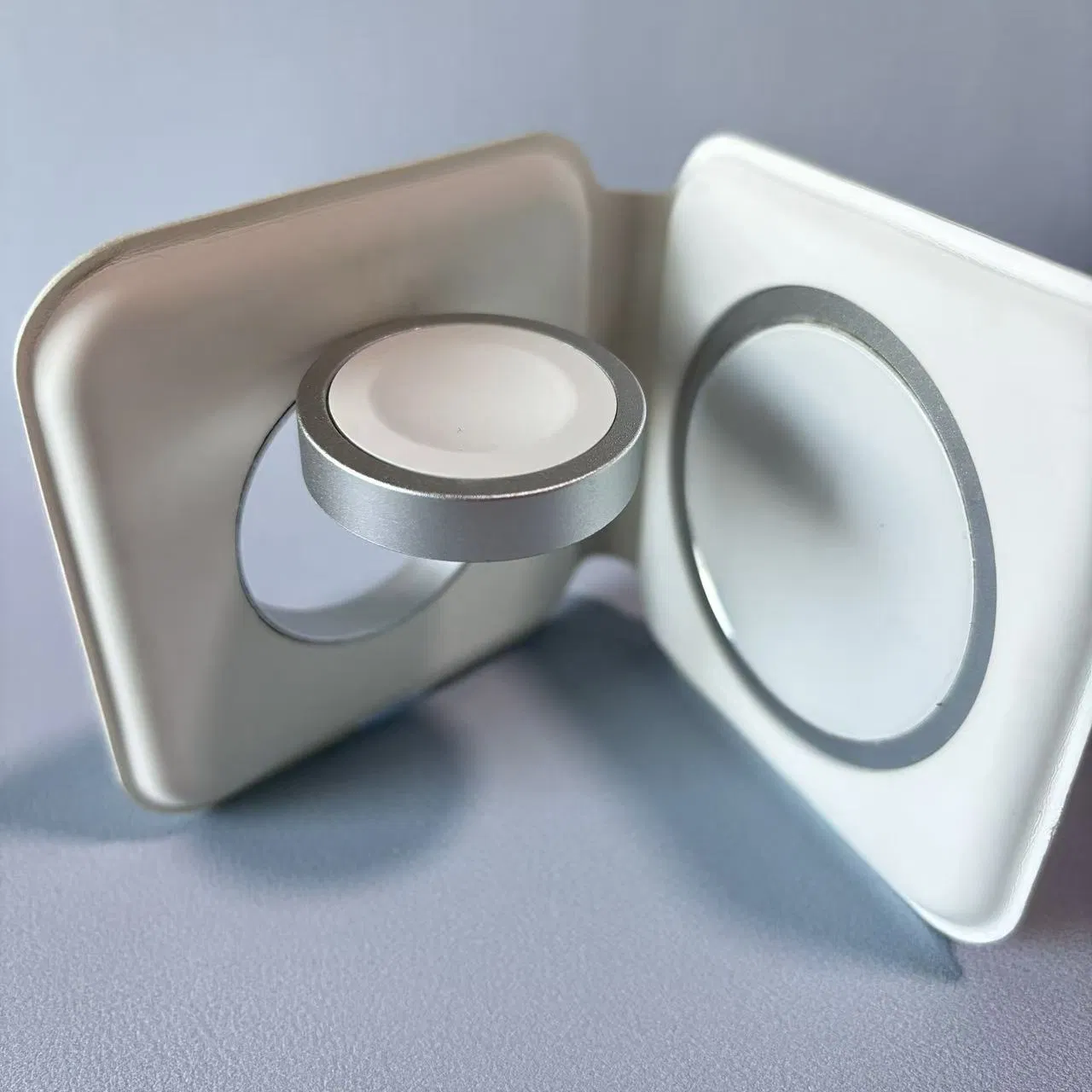 Top1 Magsafe Duo Charger Paired with a Sturdy Folding Stand, The Phone and Watch Can Be Charged Quickly Without Damaging The Device, Making It Easy to Carry