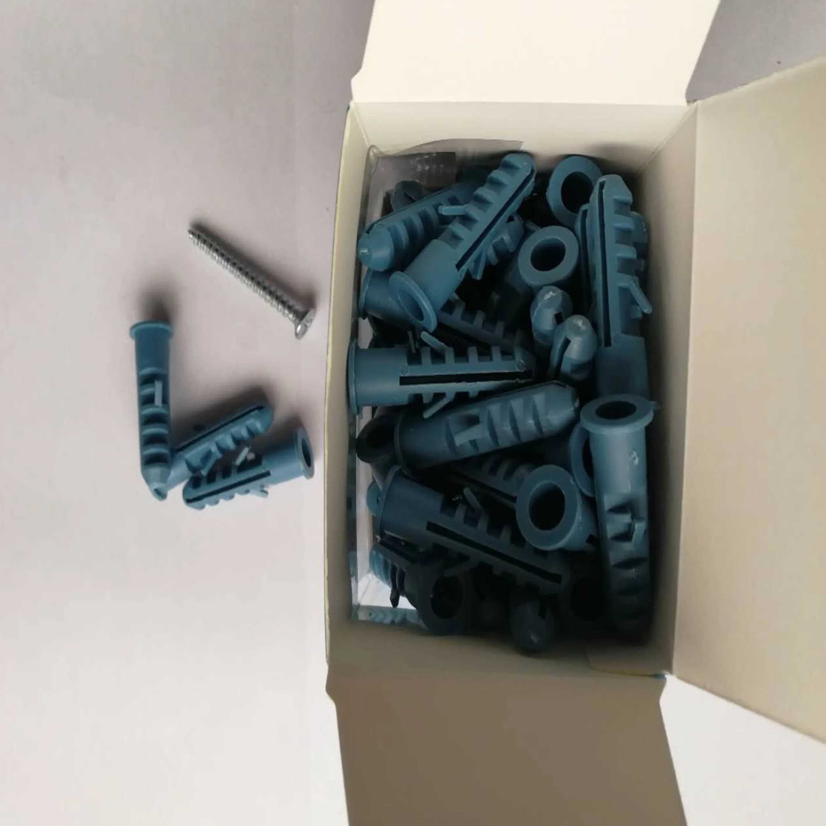 En08 M8 Plastic Expansion Bolt and Screw Anchor Shell