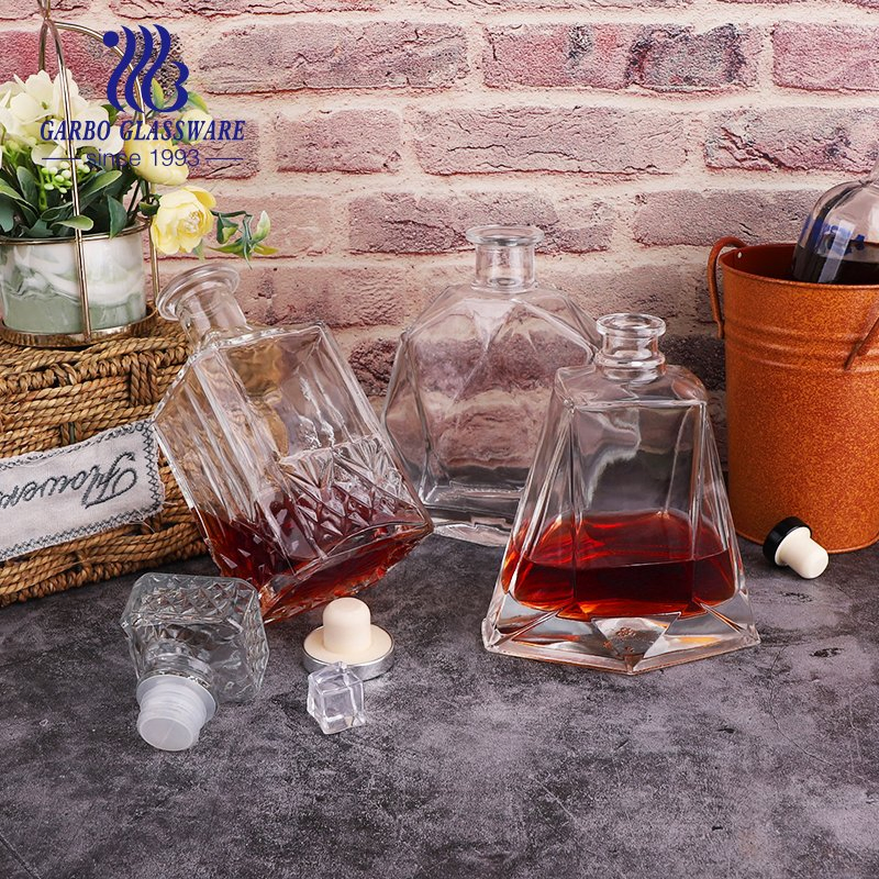 Wholesale Old-Fashion 18oz Wine Bottles Embossed Bar Pub Clear Glass Whisky Decanter