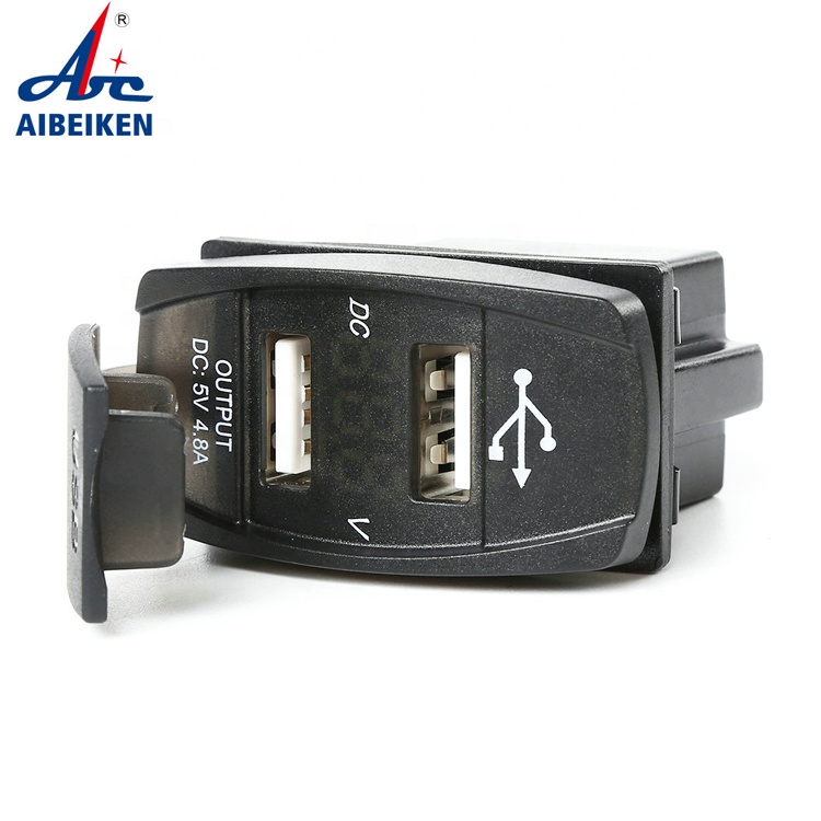 Вольтметр автомобильный с зарядкой Type-C и USB двойной