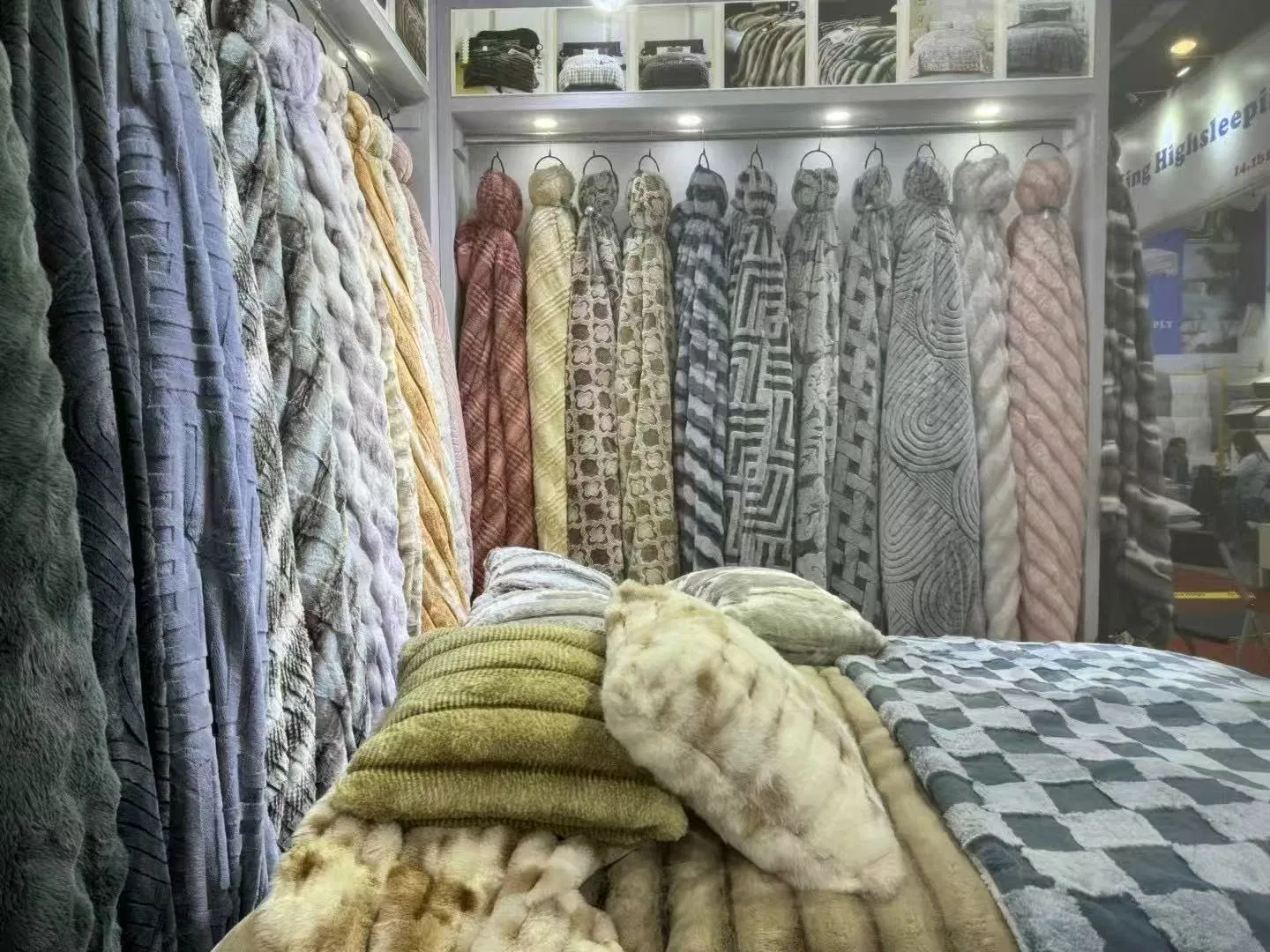 Легкое дышащее одеяло из искусственного меха для летних вечеров