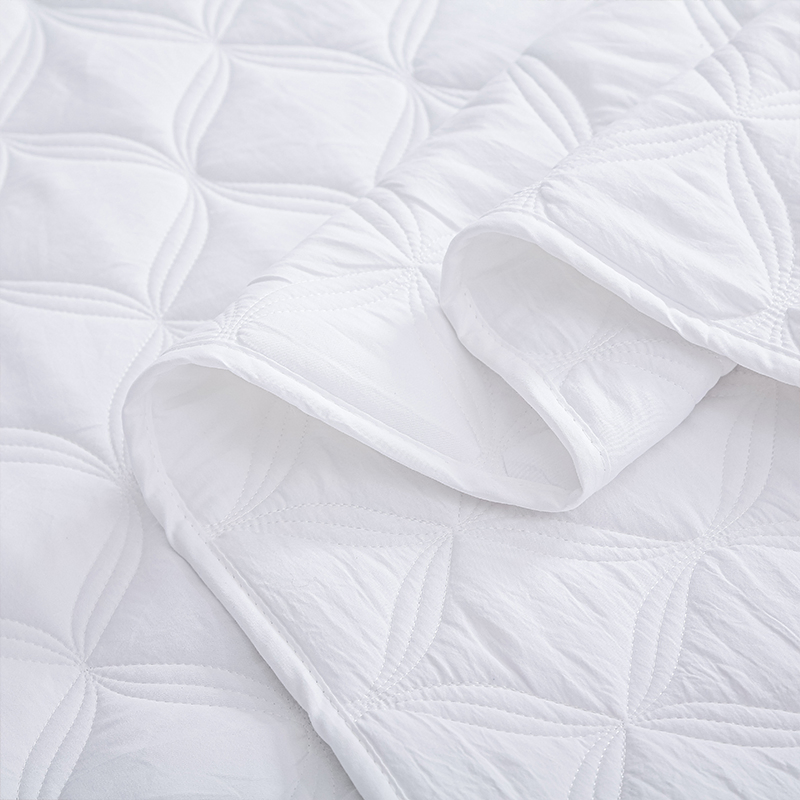 Hot Selling White Polyester Home Textile 3 Pieces Bed Cove Queen King Size Bedding Set Quilted Bedspread Manufacture