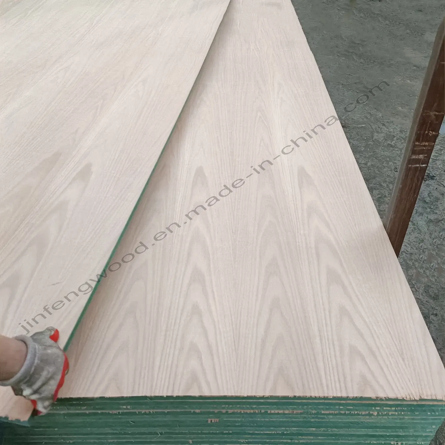 Red Oak/Walnut Nature Veneer MDF