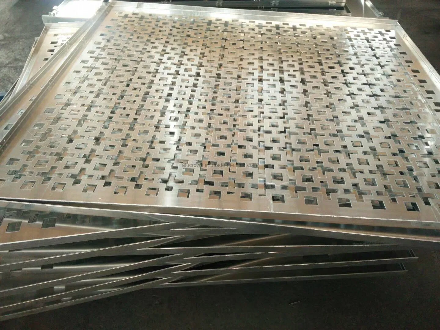 Decorative Construction Material Perforated Hole Aluminum Ceiling Facade Metal Panel