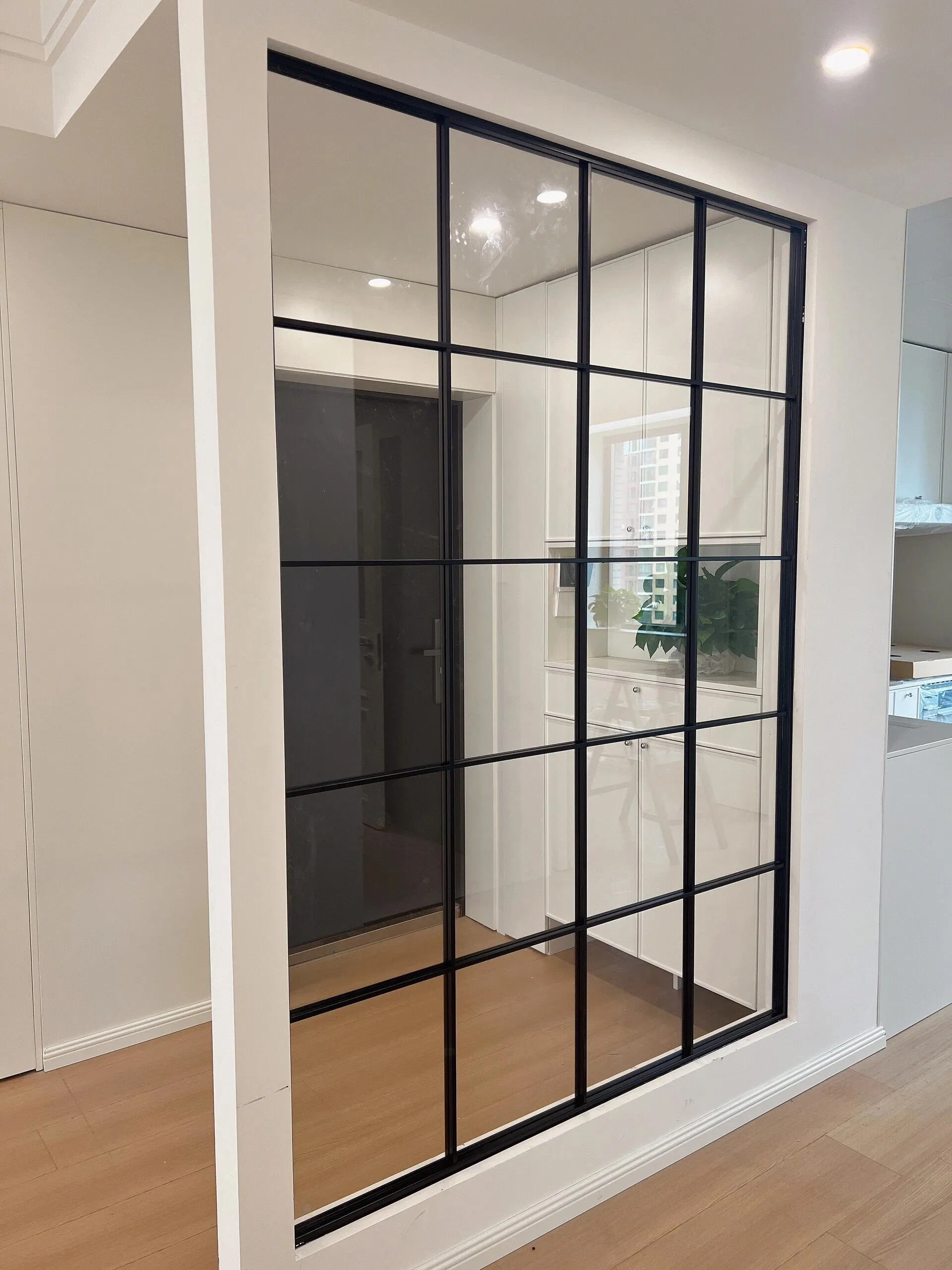 Modern Screens Room Dividers Decorative Metal Wall Panels Movable Glass Living Showcase Metal Room Partition for Living Room