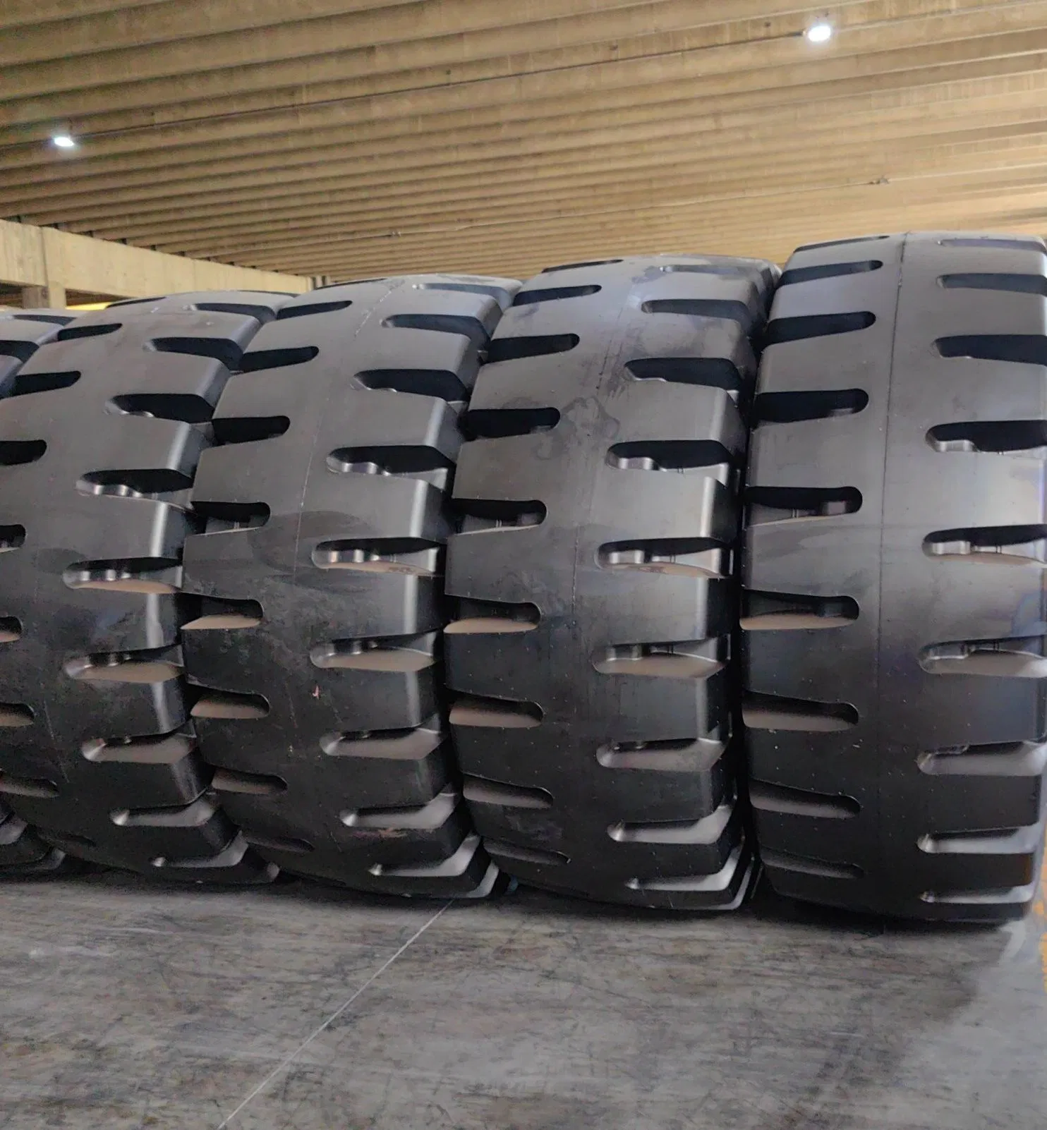 Giant Mine Tire L5 40.00R57 OTR Loader Tyre