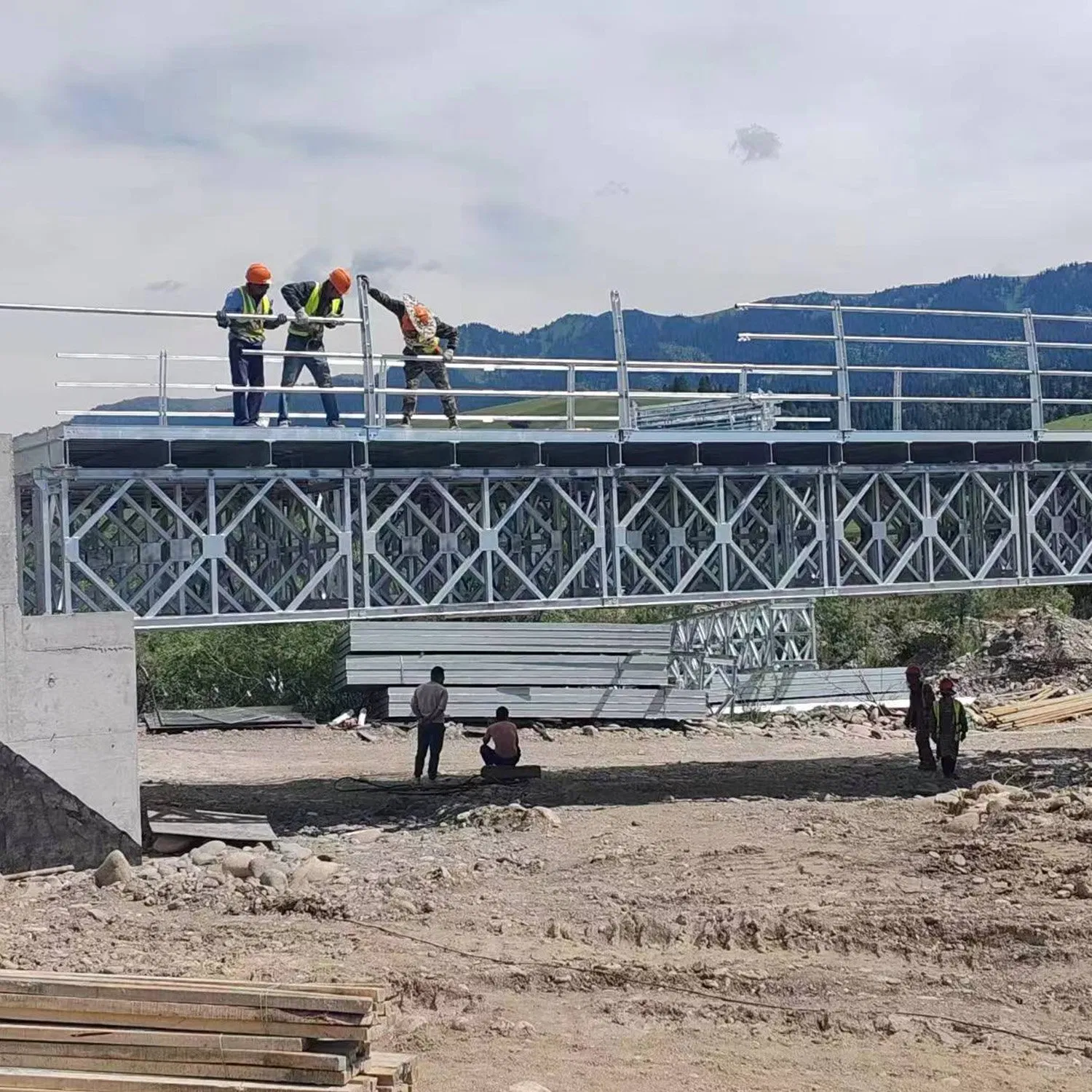 Prefabricated Durable Bailey Steel Bridge Solutions Metal Truss Bridge for Sale