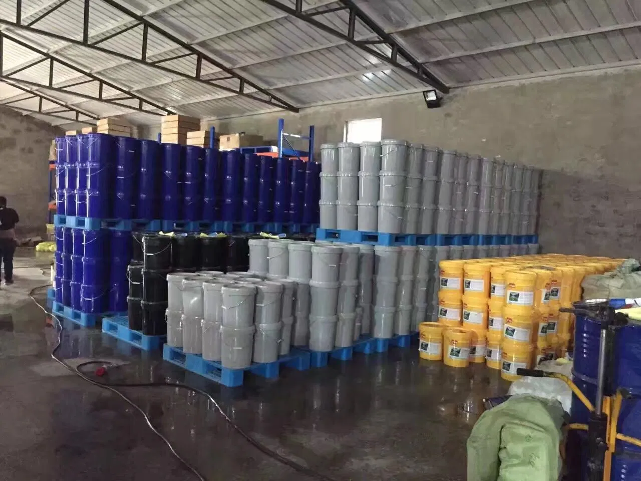 Luxury Floor Coating Use High Penetrating Concrete Hardener and Sealer for Curing Floor
