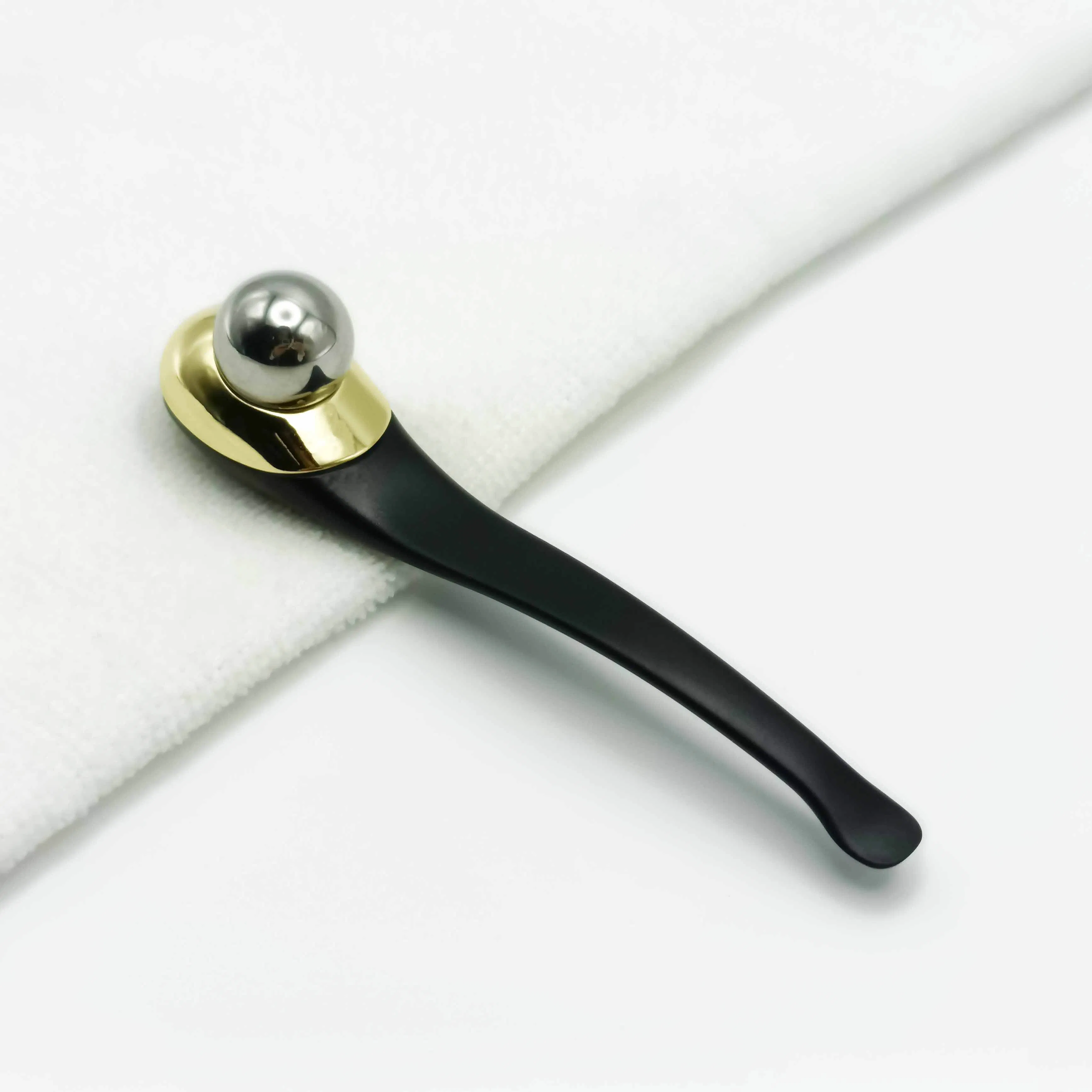 2025 New Arrival Eye Cream Applicator Face Massage Stick Metal Makeup Cosmetic Spoon with Rolling Ball