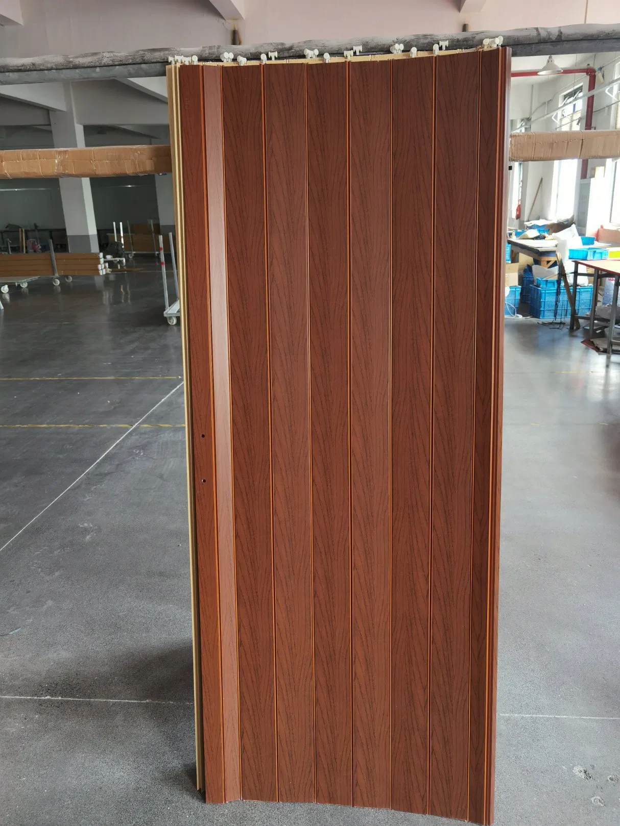 Factory Price Interior PVC Accordion Partition Wall Doors Toilet Interior Folding Sliding PVC Folding Door Plastic Accordion Door PS Glass Door