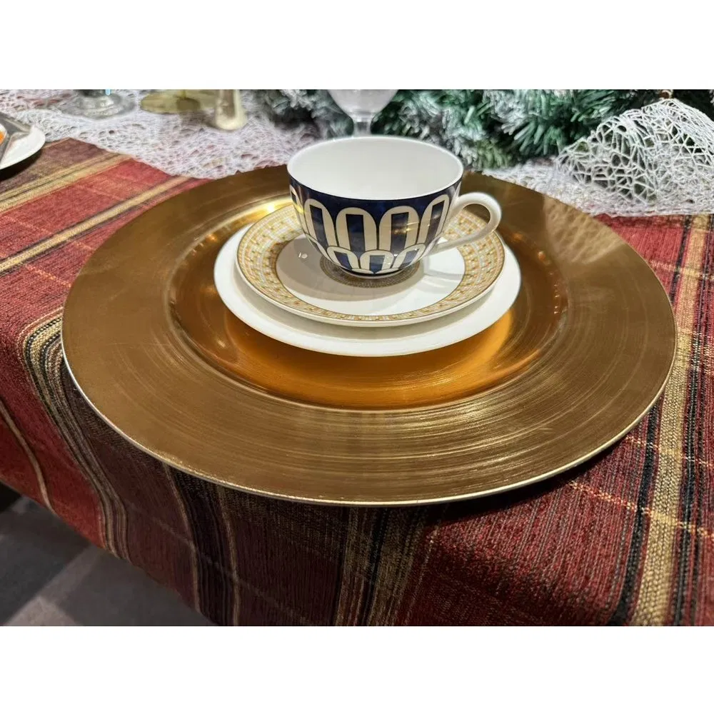 Elegant Design Disposable Plastic PP Material Wedding Decor Charger Plate