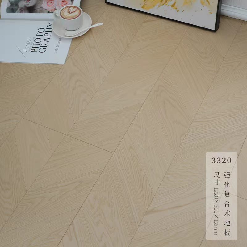 Ламинат HDF AC4 8мм, водостойкий, с виниловым покрытием