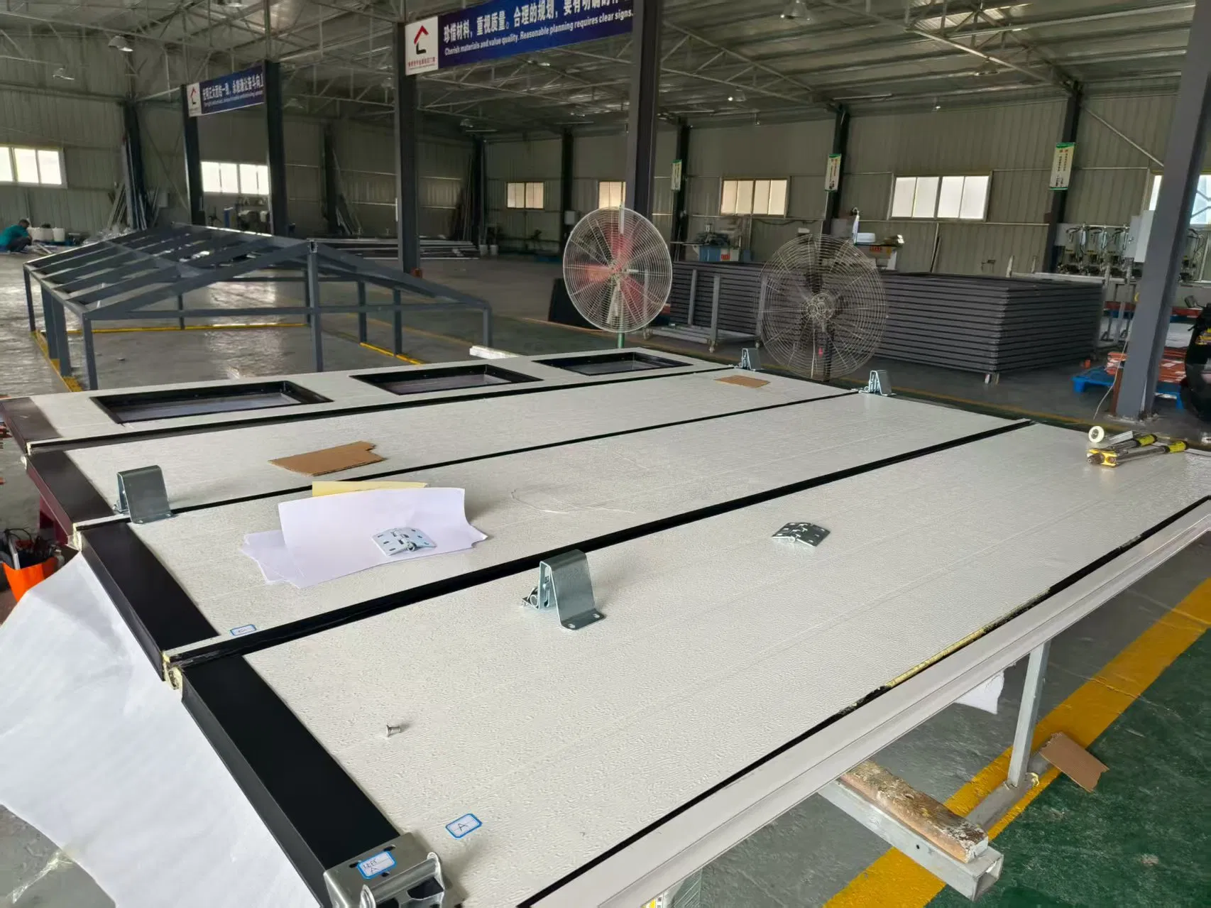 Direct Sales by The Manufacturer of High-Quality Garage Doors for Sale