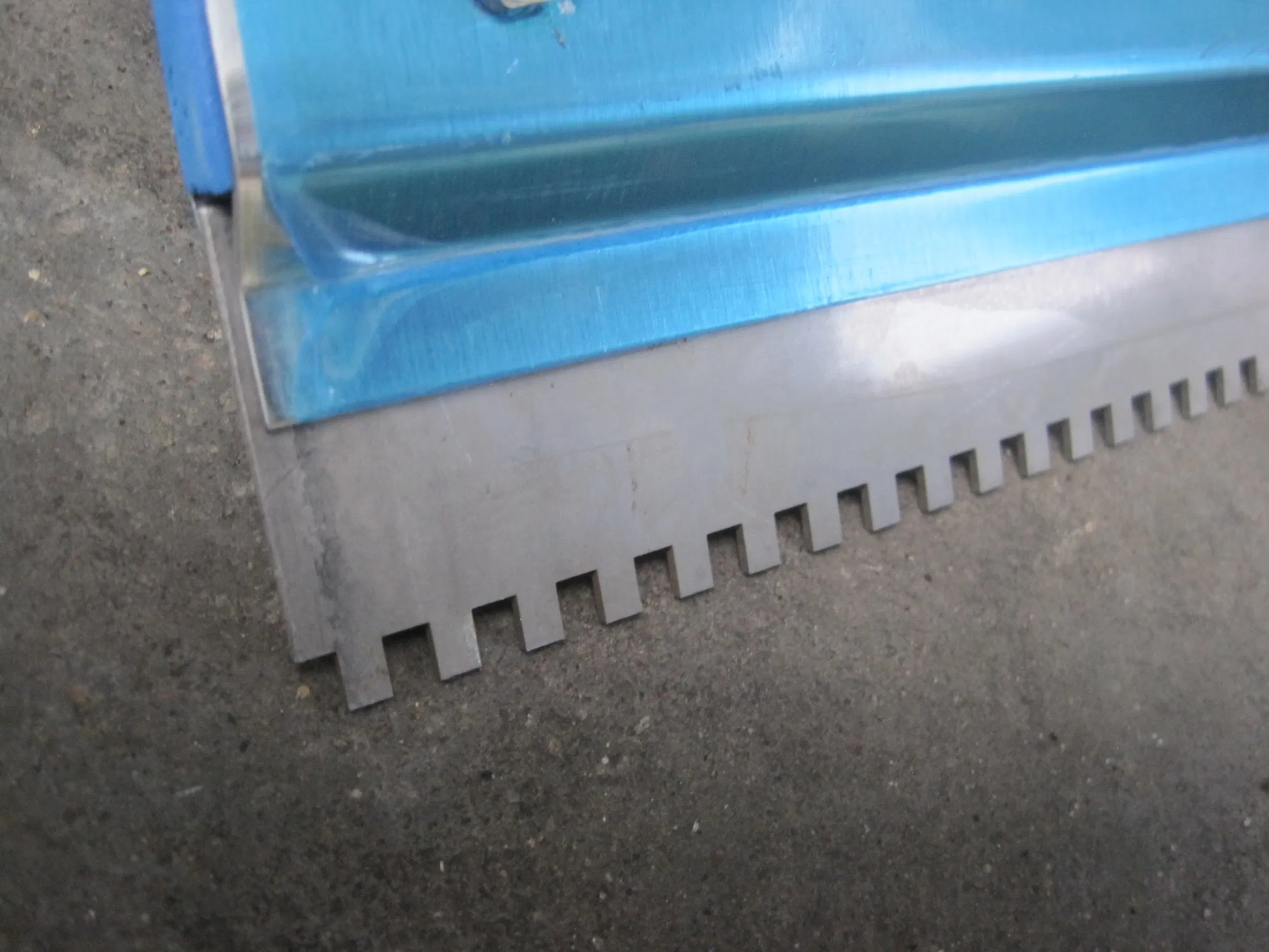 Heavy Duty Edge Rake Scraper for Resin Epoxy Self Levelling Application U Shape=4mm 1.3kgs