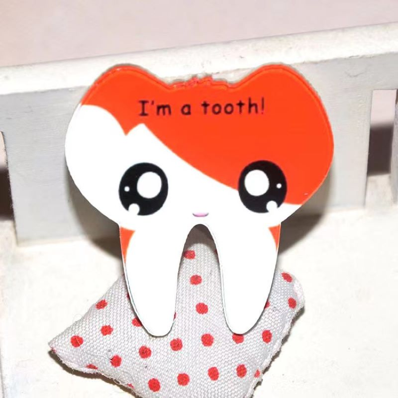 Hot Sale Tooth Shape Cartoon Dentist Teeth Badge with Pin Dental Gift