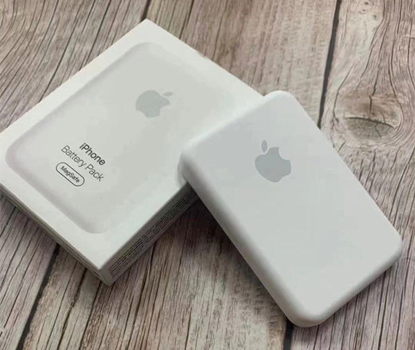 Магнитный пауэрбанк MagSafe для iPhone 13-15