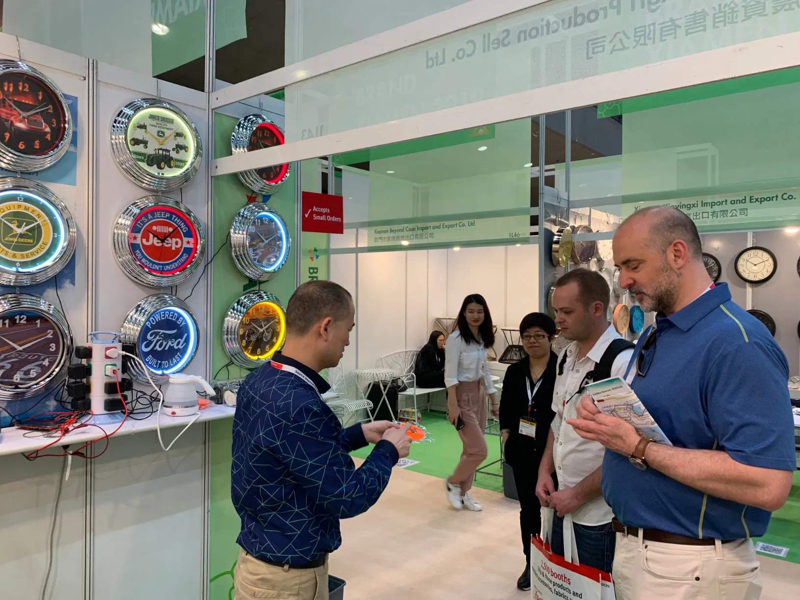 Electronic LED Digital Clock with Calendar Temp& Humidity Display