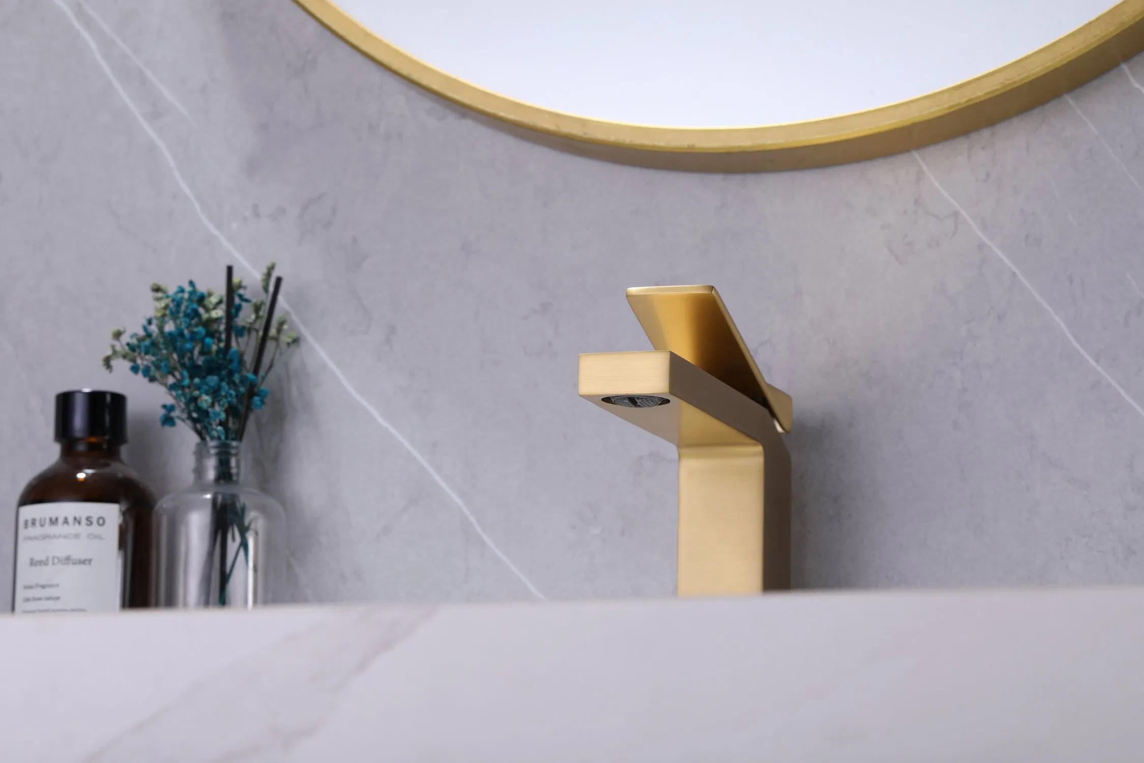 Sanitary Ware PVD Brushed Gold Bathrooms Sink Square Short H59 Brass Faucet