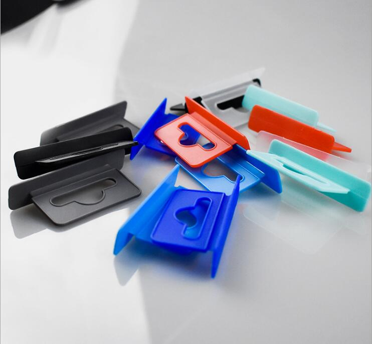 OEM Manual Chinese Plastic Hooks Injection Parts Hang Tabs with PP ABS or PC Material