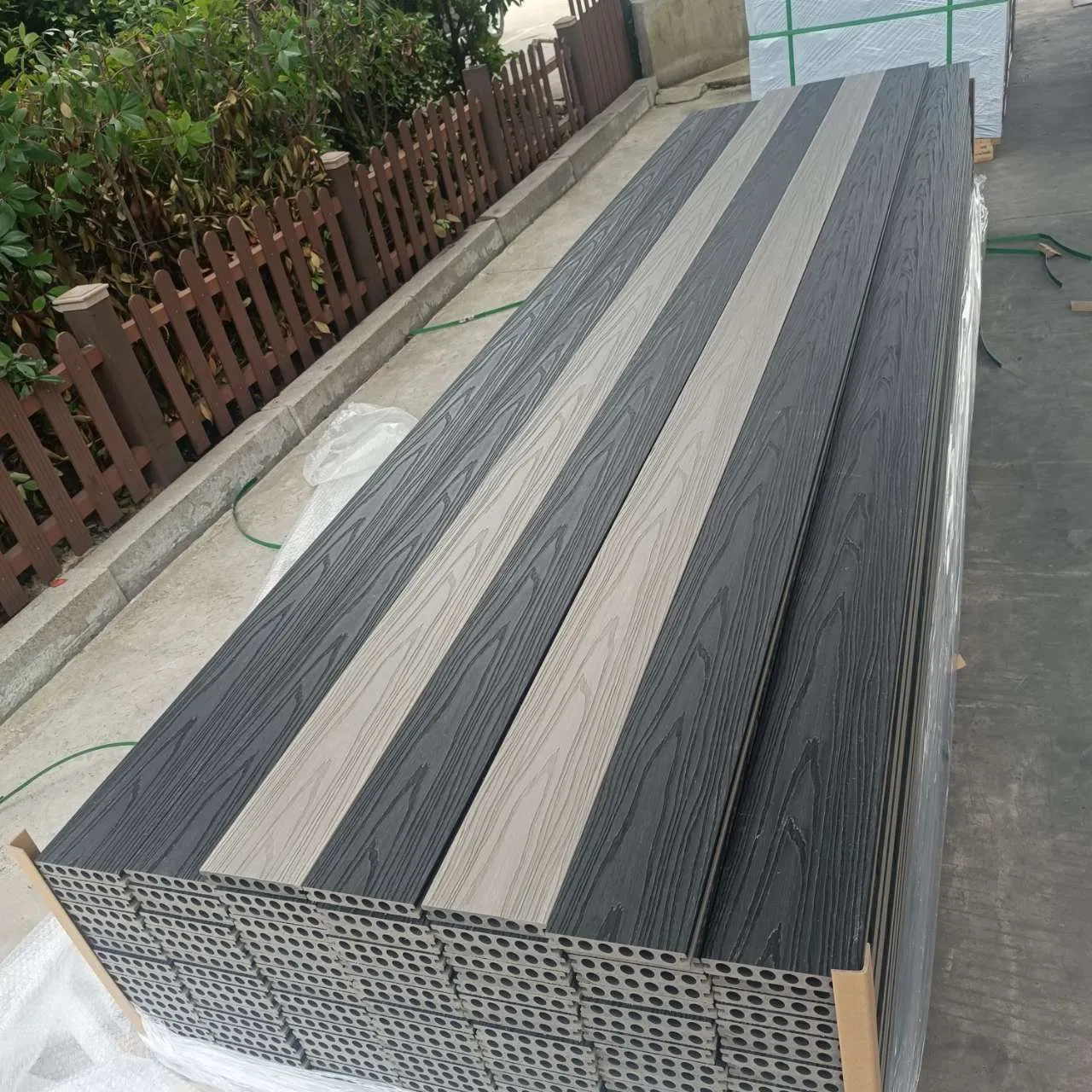 Outdoor Floor Capped Wood Fiber Waterproof Composite Solid WPC Decking