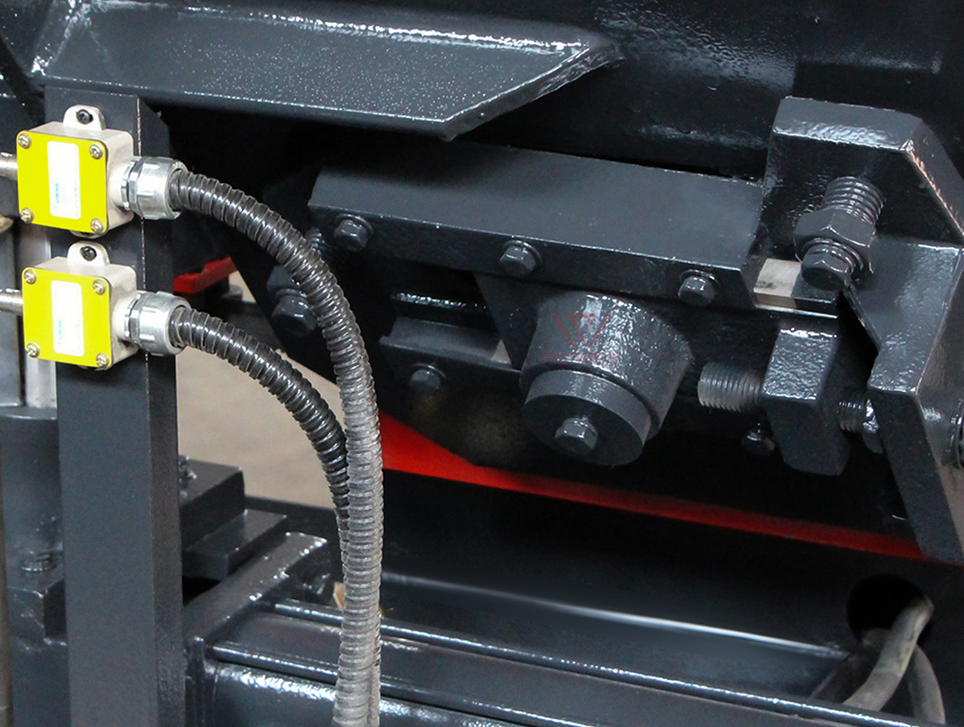 Станок ленточнопильный по металлу GB4230