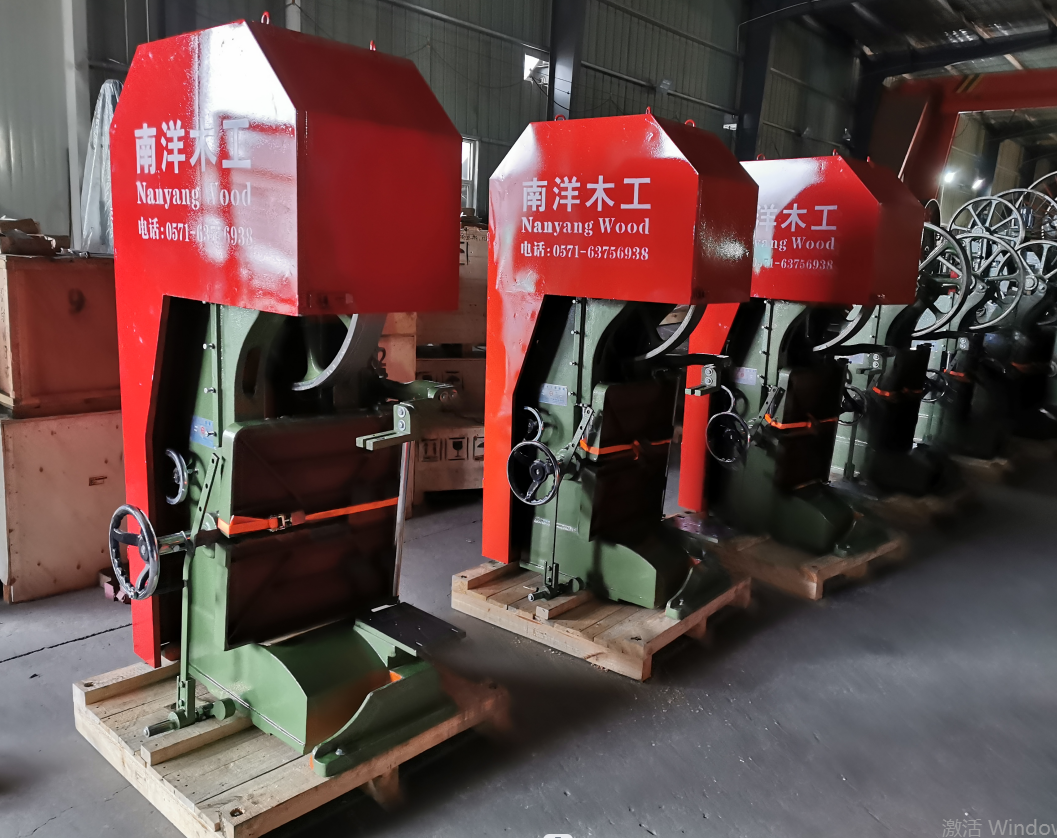 Ленточная пила по дереву для распиловки бревен