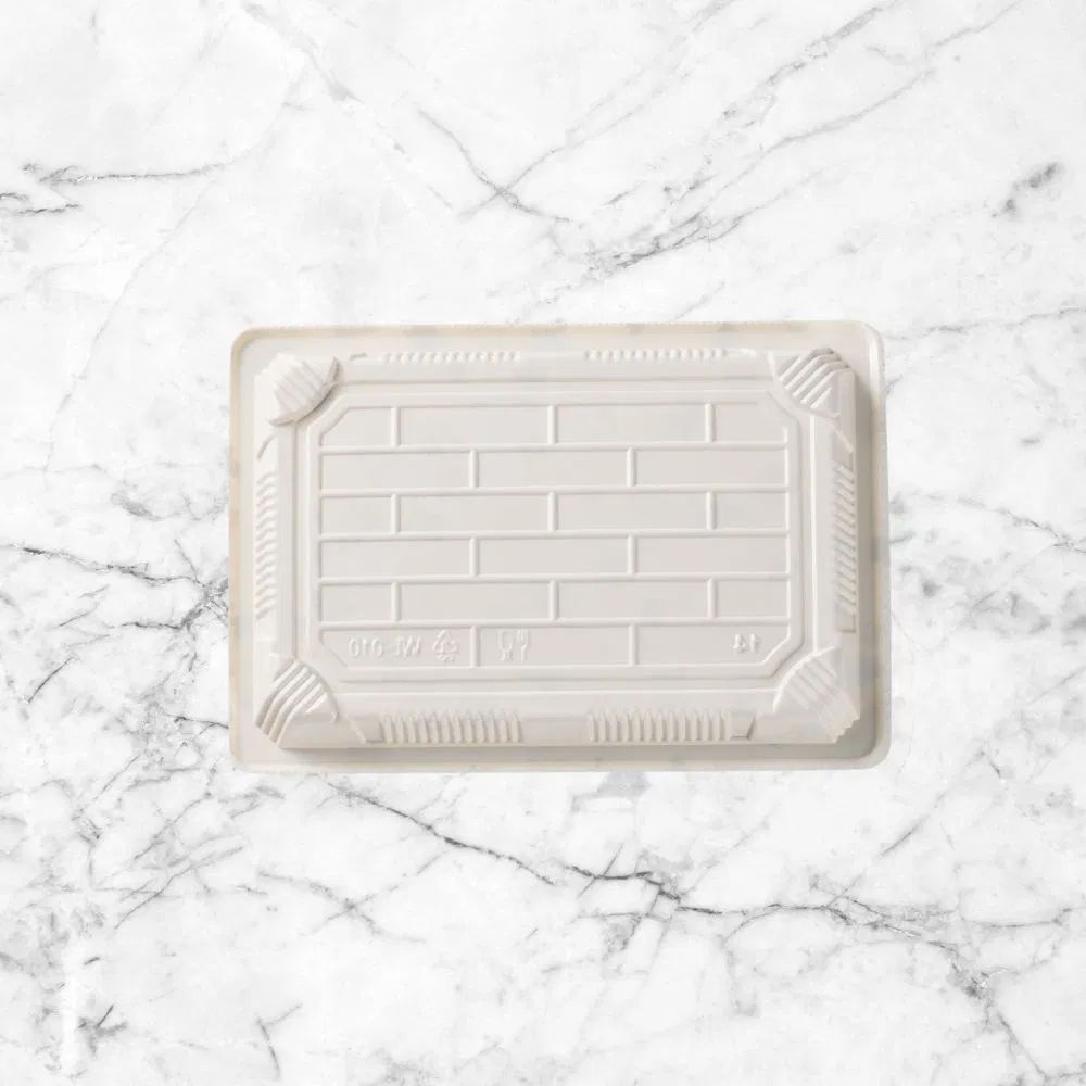 Manluen New Arrived White Maple Leaves Disposable Plastic Food Container Take out Togo Small Sushi Packaging Box