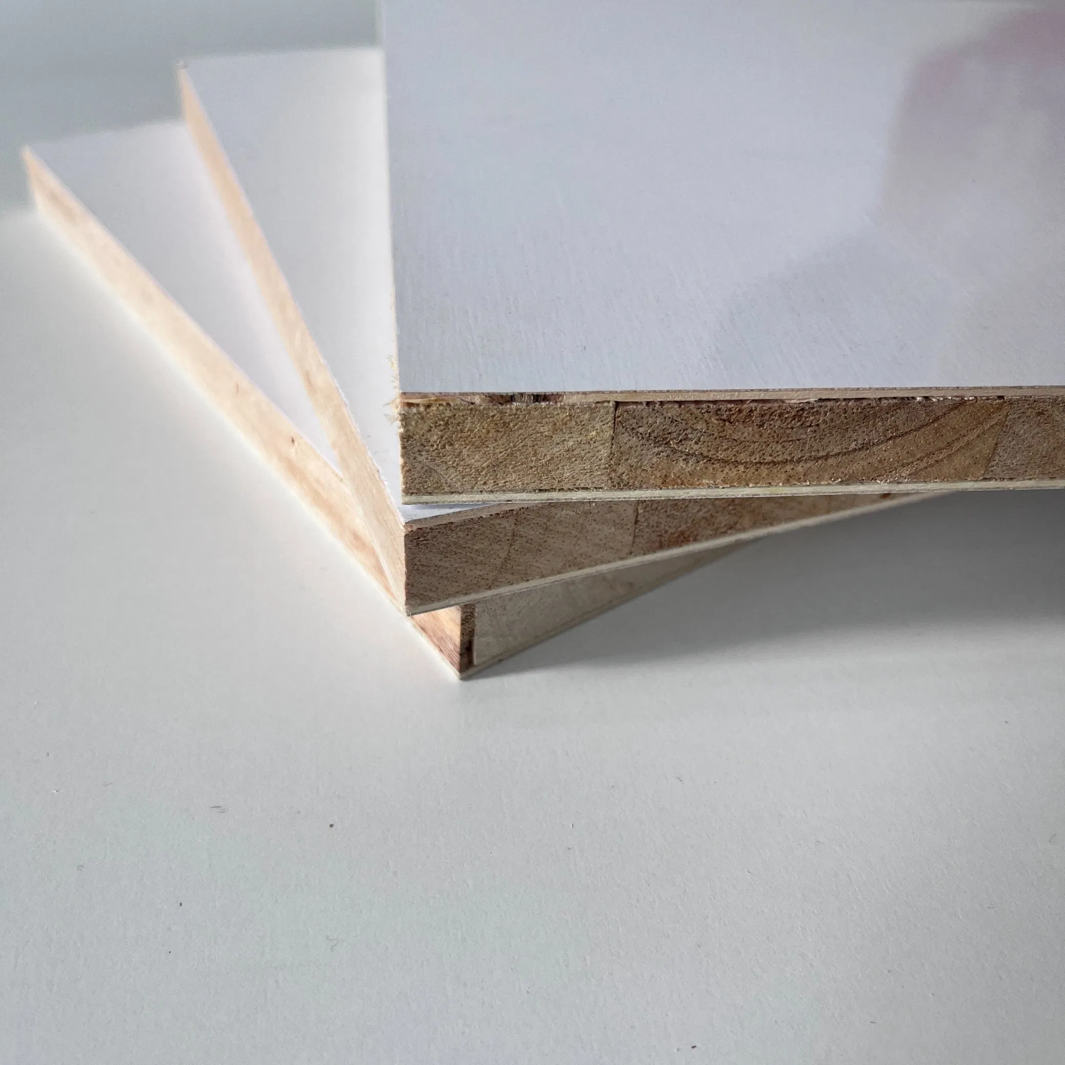 1220X2440mm Melamine Veneered Block Board for Cabinet