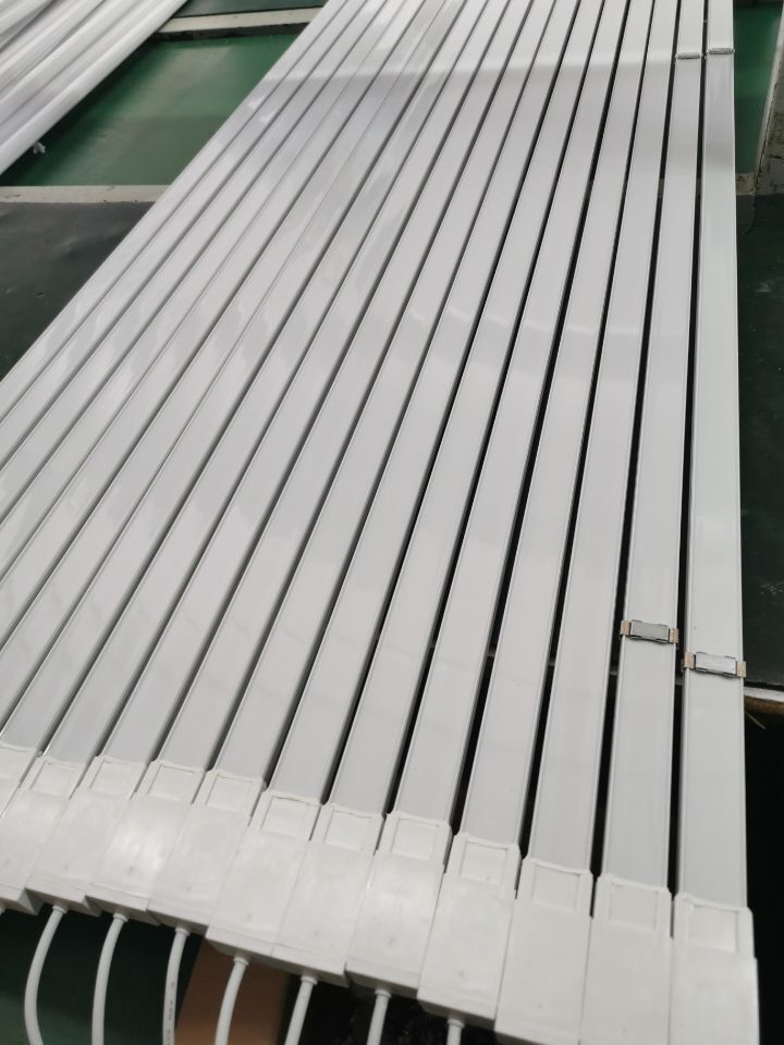 Магнитный светодиодный профиль для полок с регулируемой длиной