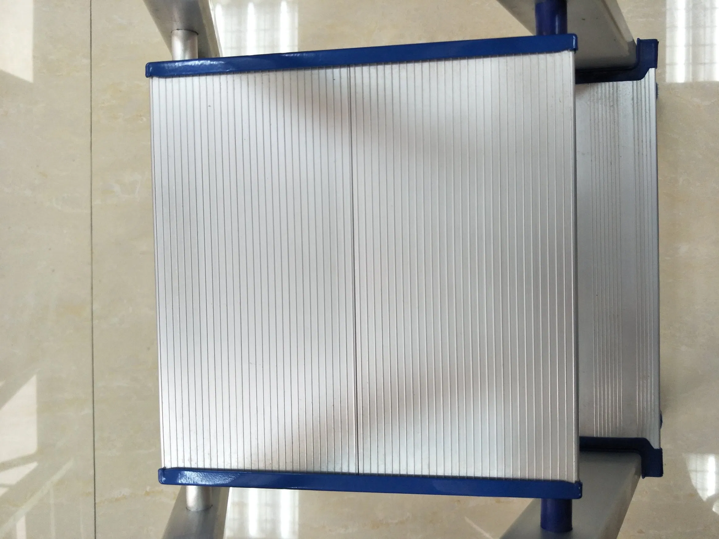 Home-Appropriate a-Series Retractable Aluminum Household Ladder