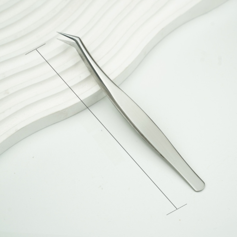 The False Eyelash Tweezers That Are Sturdy, Durable, Flexible and Lightweight