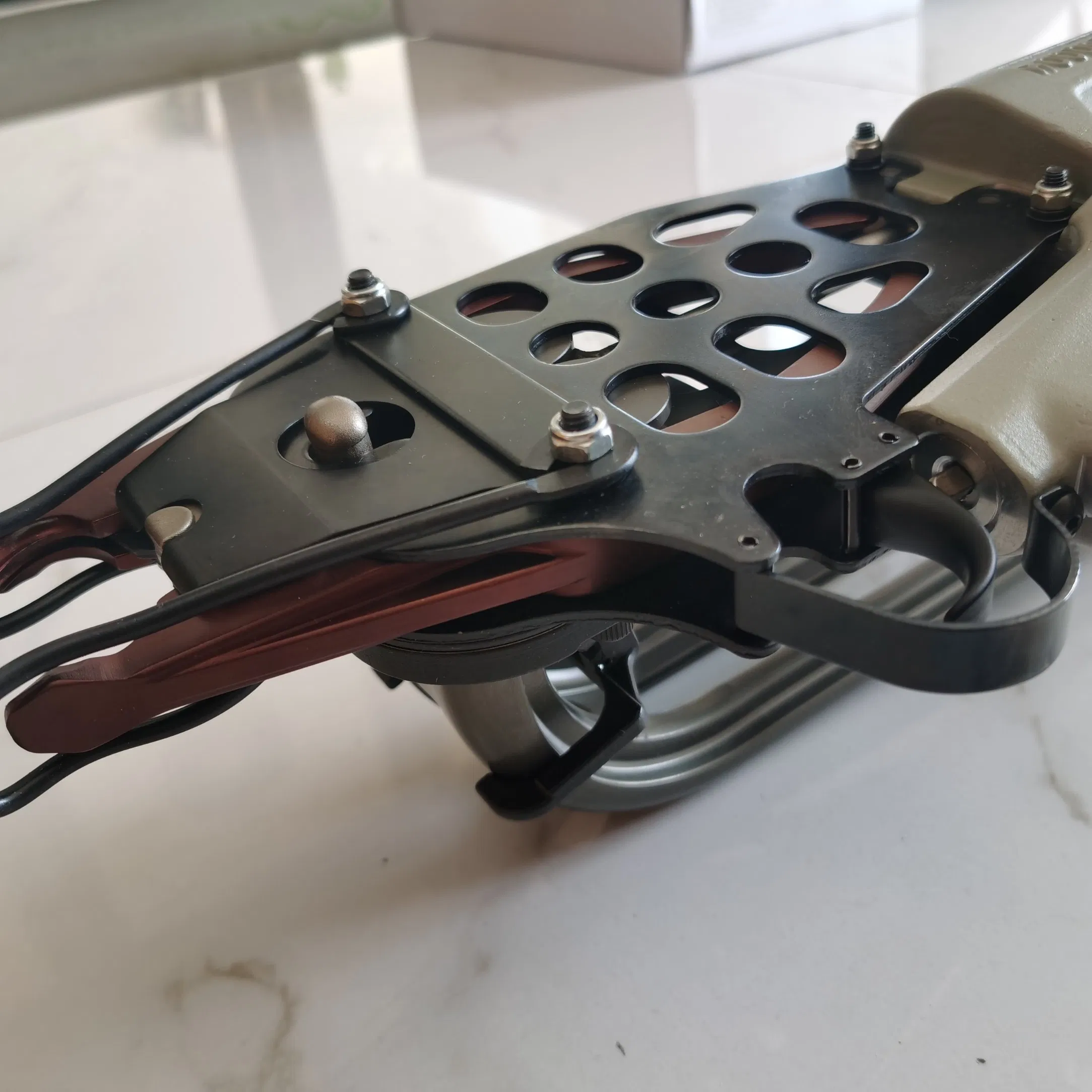 Пневматические клещи C2 для C-образных колец 63мм