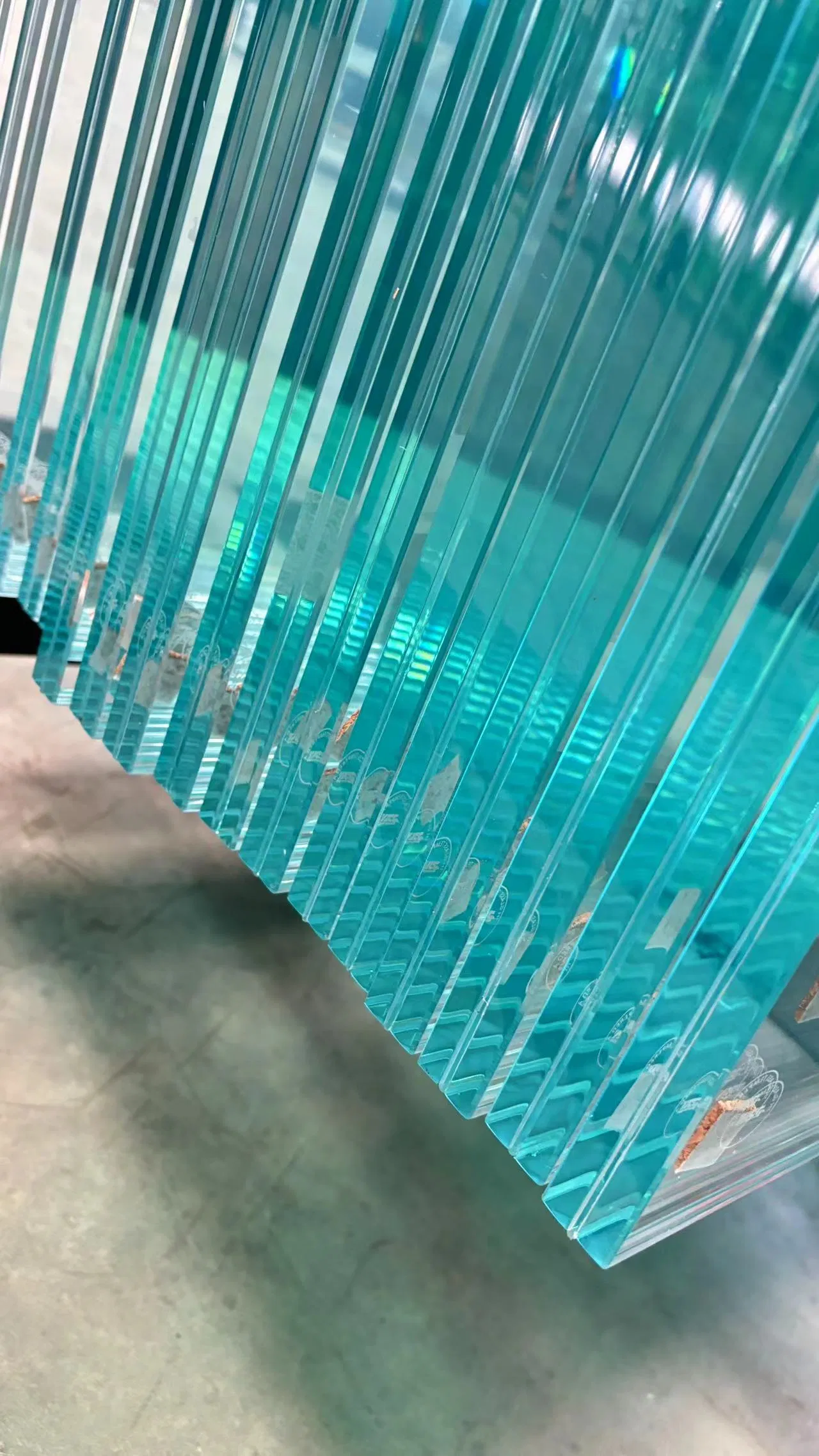 10.89mm, 12.89mm, 16.89mm17.52mm, High Quality, Low Iron Sgp Strengthened Laminated Glass for Floor, Stair, Stair Railing, Floor