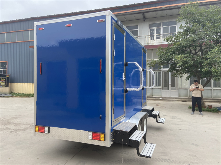 Yituo Outdoor Portable Camping Toilets and Shower Room Trailer for Sale Luxury Portable Restroom Trailer