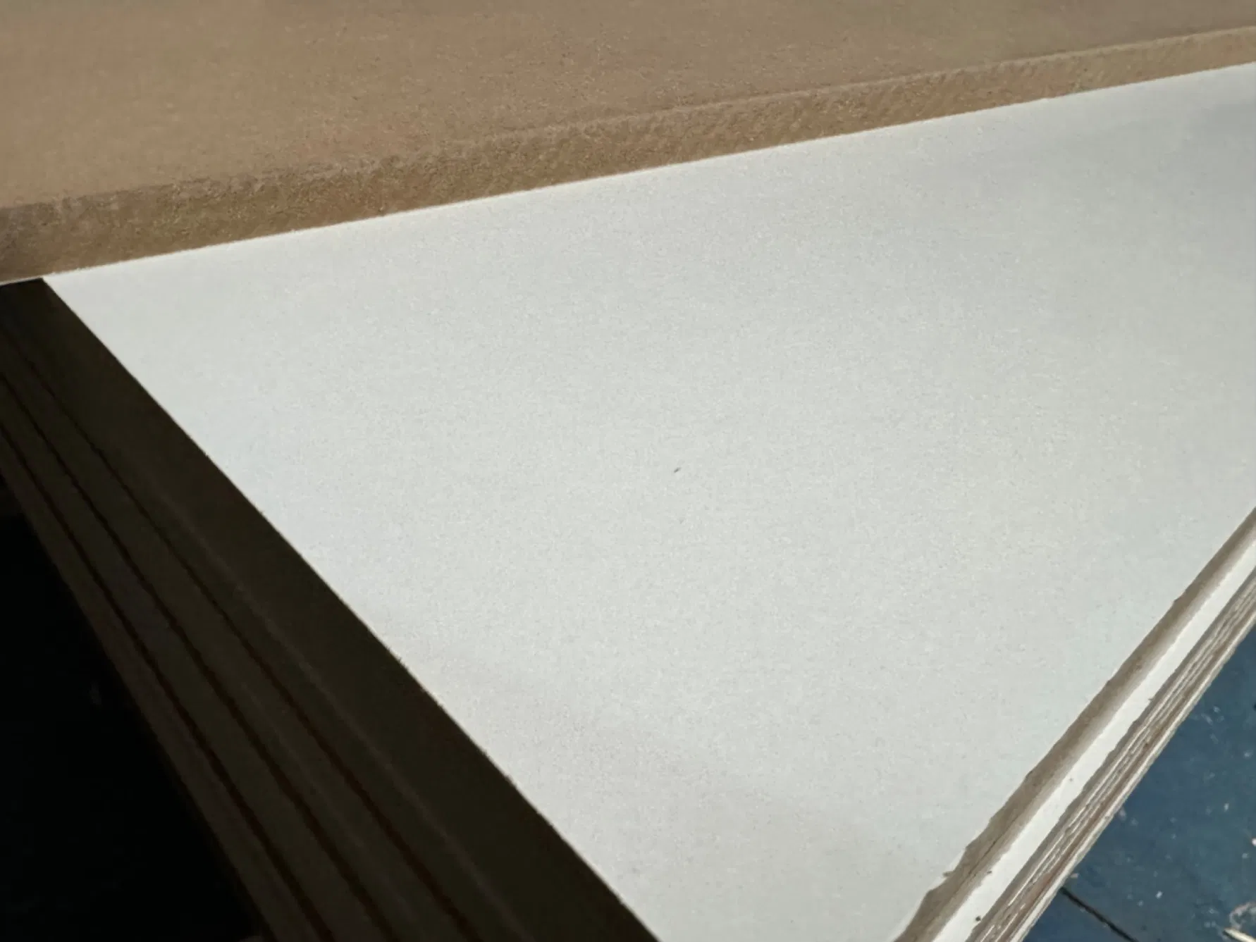 White Color in Melamine Faced MDF Board Customized The Color for Furniture Decoration and Builidng Material