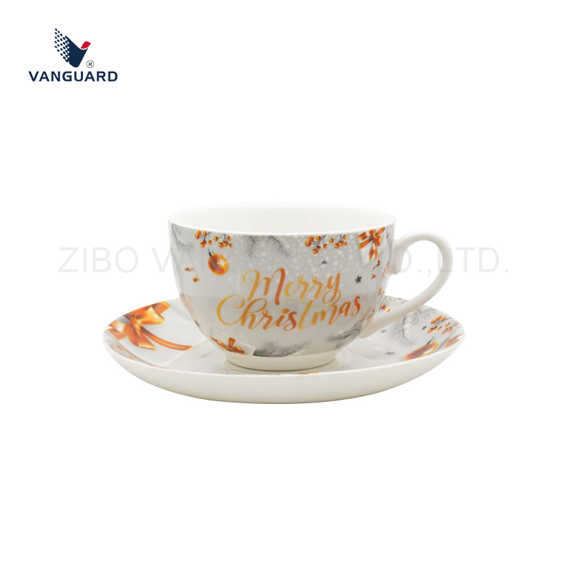 Набор фарфоровых кофейных кружек с блюдцами на Рождество