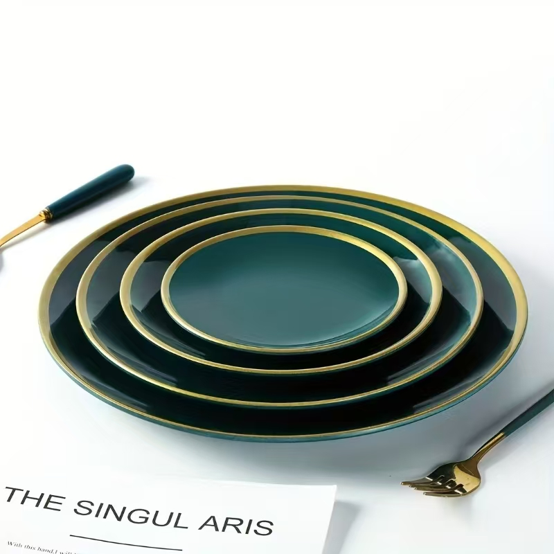 Use Tableware of Any Color in The Hotel Buffet Restaurant