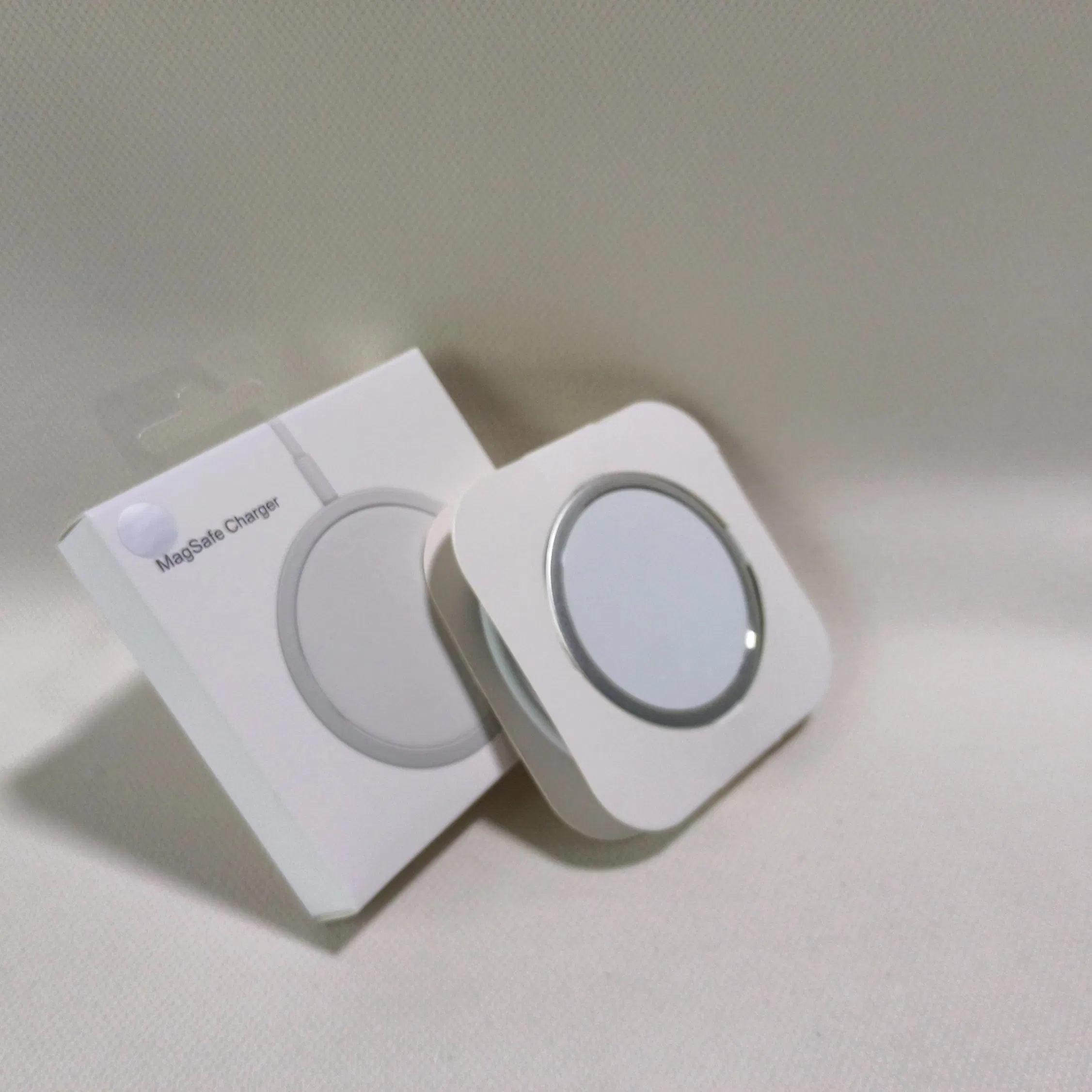 Магнитный зарядник MagSafe 20W, белый