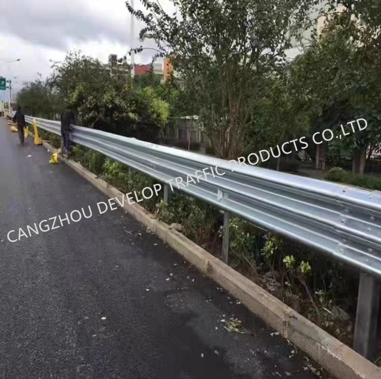 Factory Sell Road Safety Flex Beam Highway Guardrail Traffic Barrier