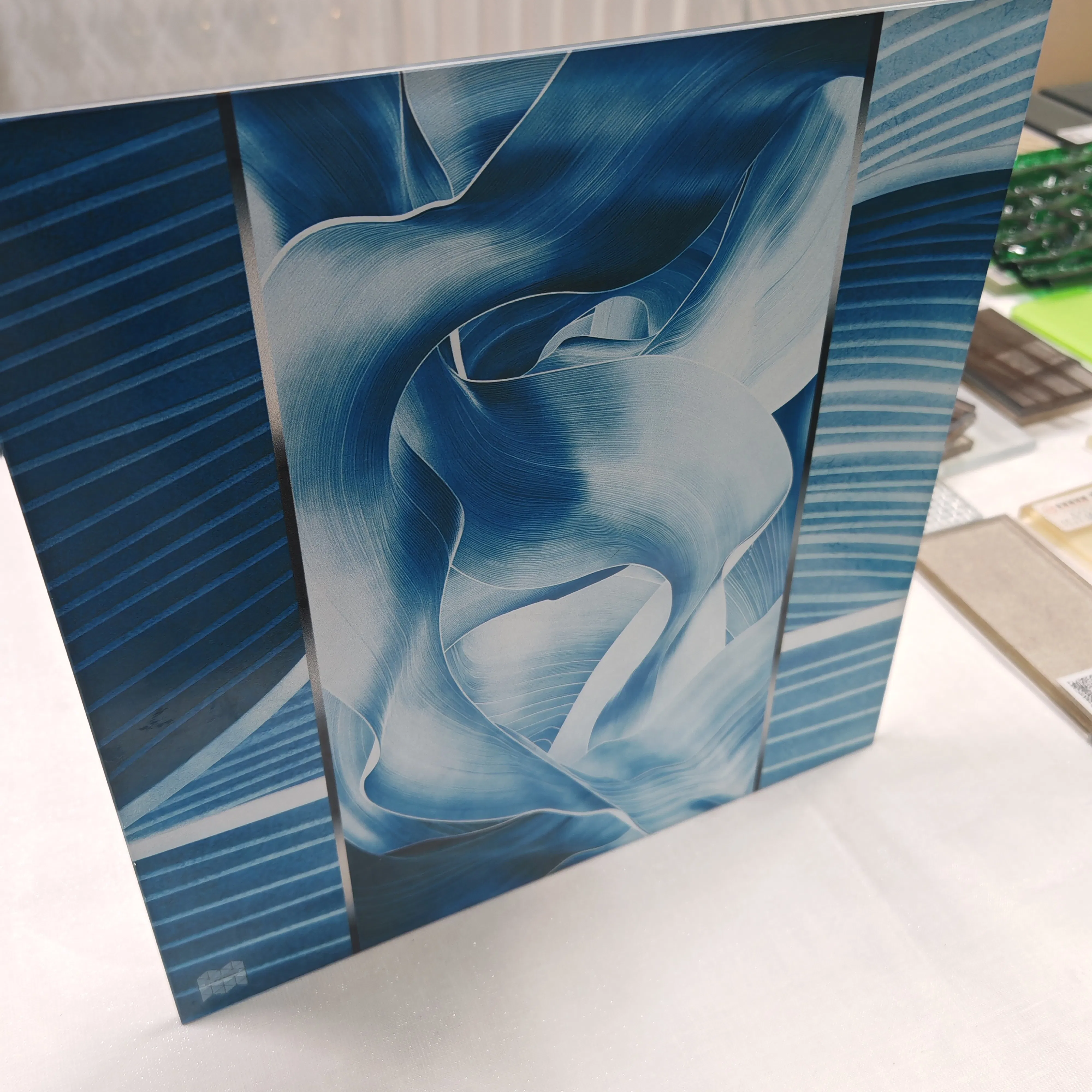 Elegant Laminated Glass for Artistic Home Furniture and Decor