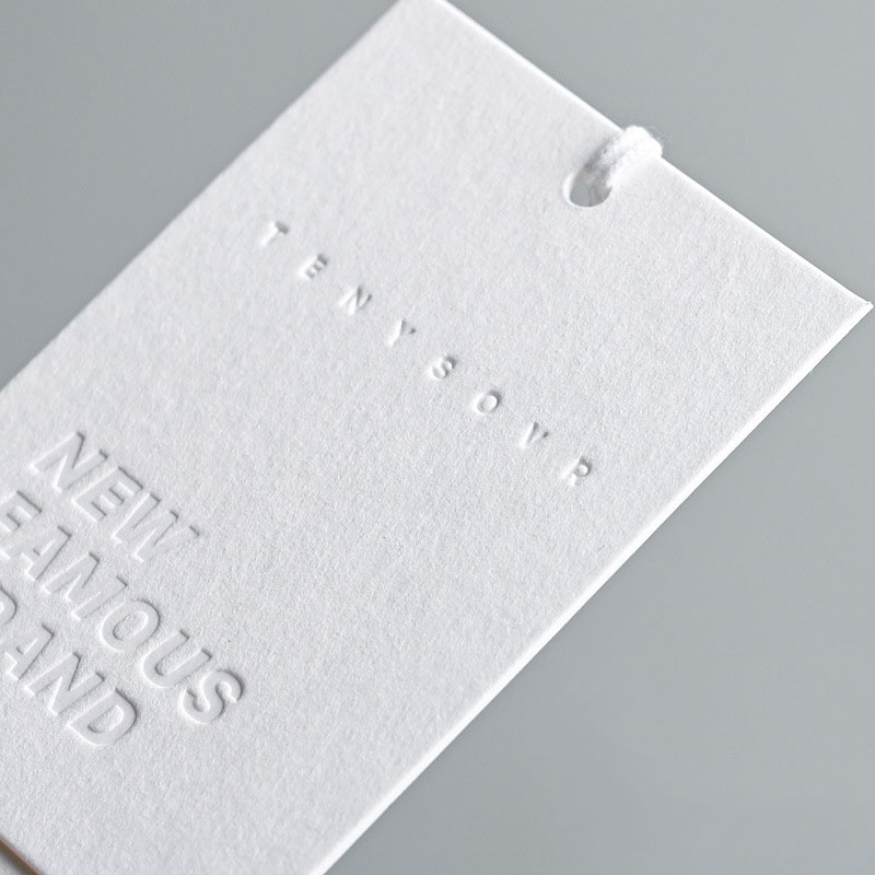 Бирки бумажные для одежды с логотипом и тиснением