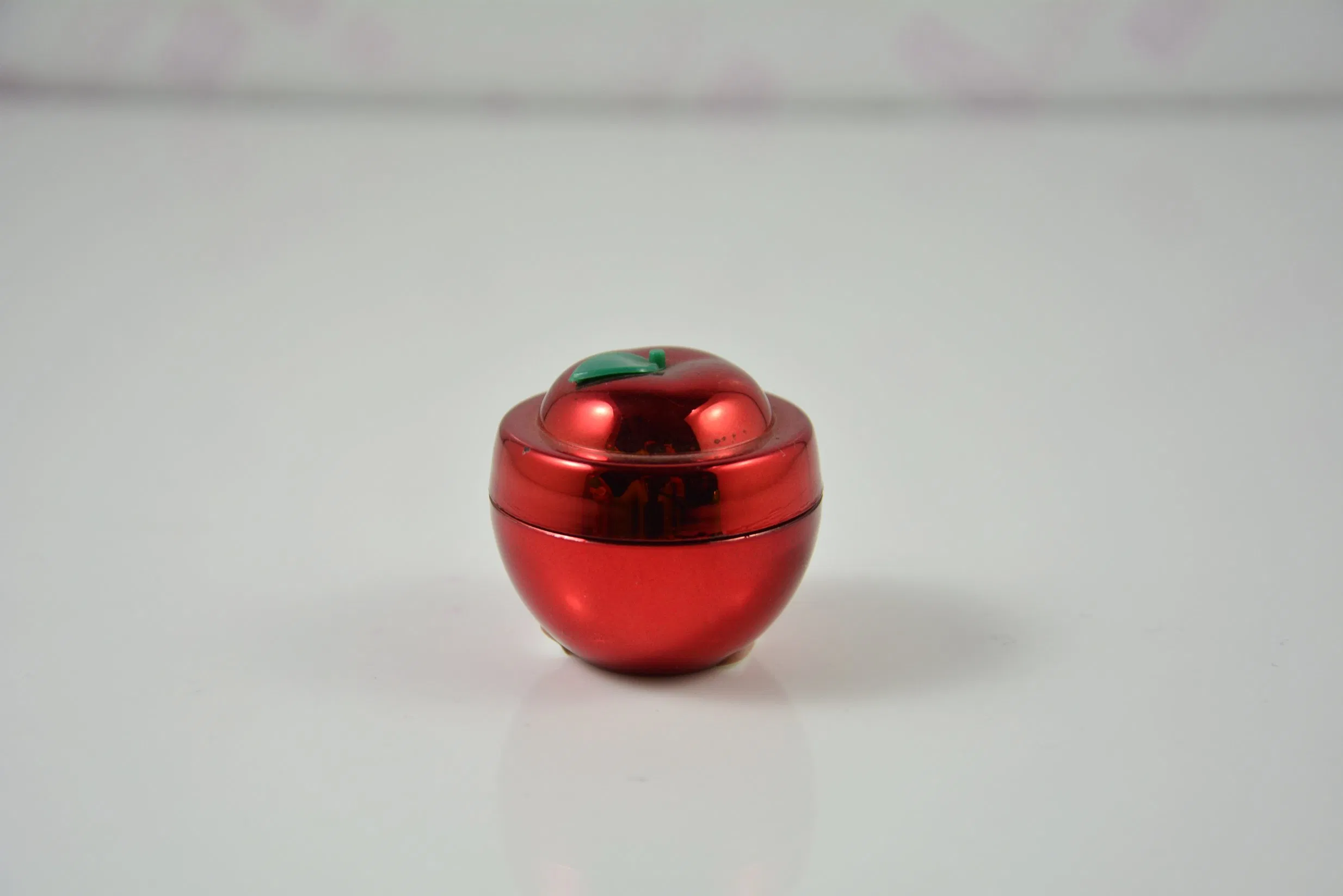 Wholesale Cute Fruit Gold Apple Shape Organic Vitamin E Lip Balm