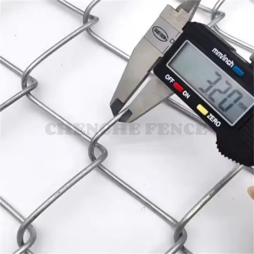 Chain Link Fence/Hot Dipped Galvanized Chain Link PVC Mesh Fence Diamond Iron Fence Factory Game Fence Chain Link Mesh Fence