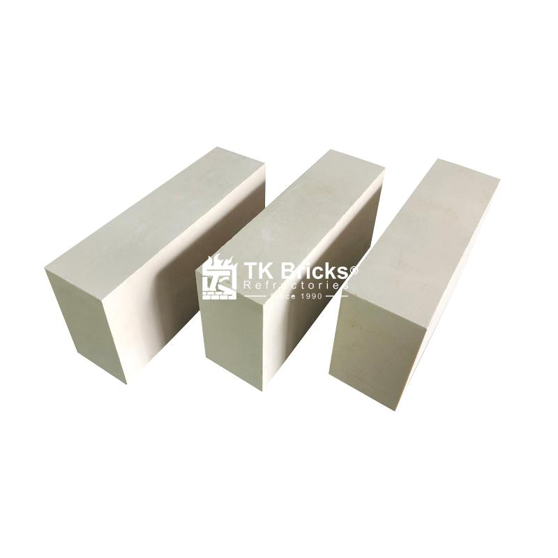 Циркониево-корундовый огнеупорный кирпич для стекловаренных печей