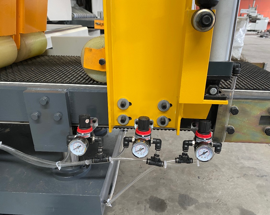 Станок ленточнопильный горизонтальный по дереву MJ3928