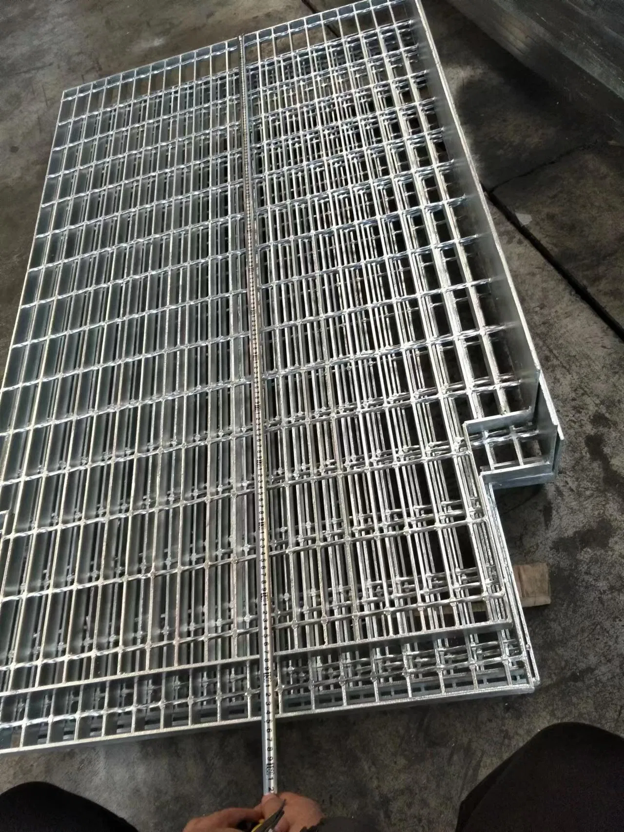 100X10, 80X8, 40X5, 32X5 and 25X3 Heavy Duty Galvanized Trench Drain Cover