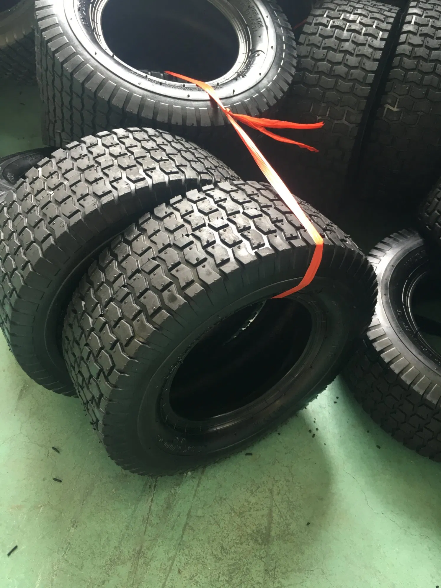 Зеленая шина для тачки 4.80/4.00-8 с сертификатами