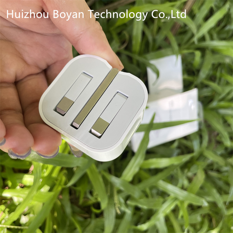 Wholesale High Quality Foldable UK Charger 20W 3pin USB-C Wall Adapter